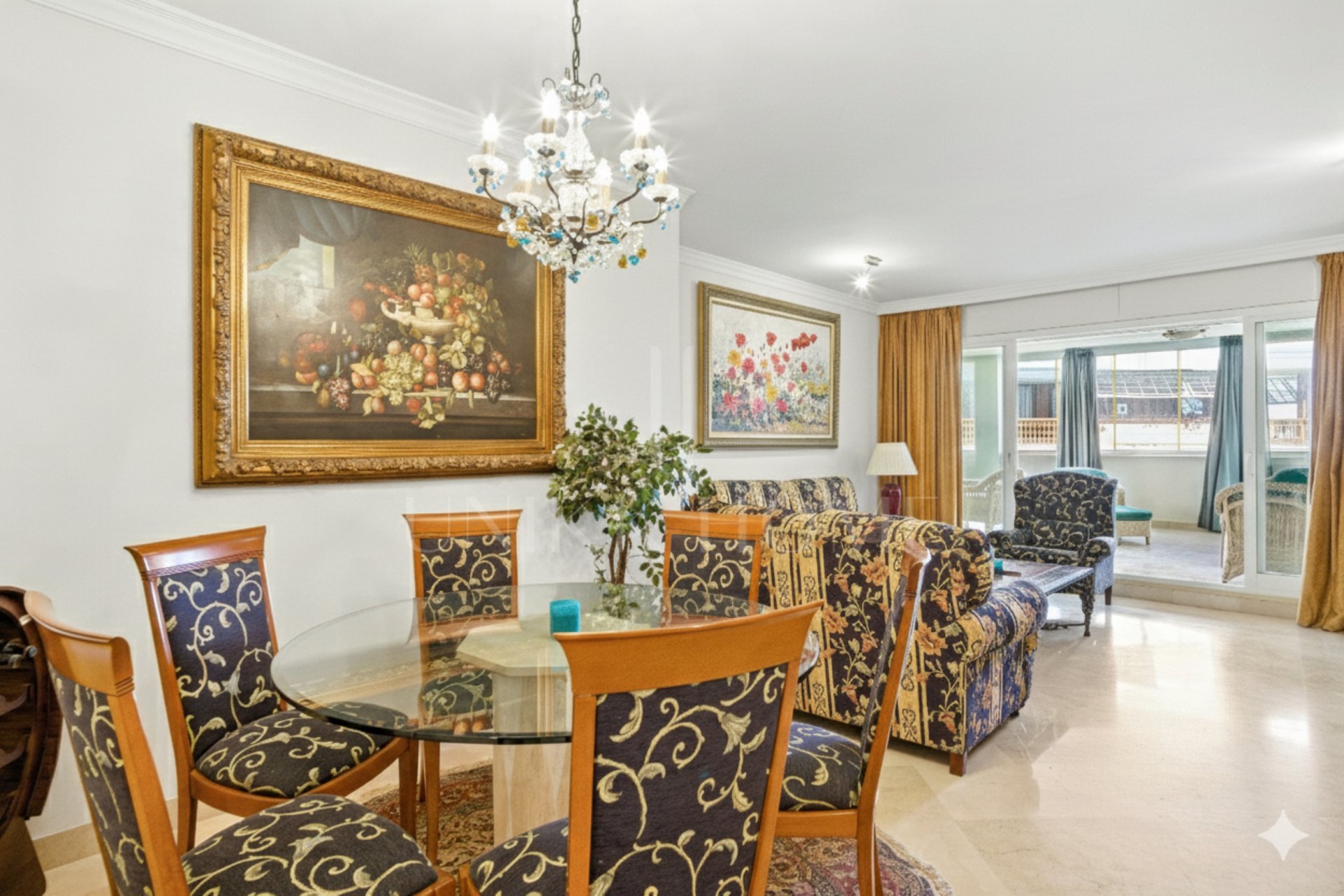 Exclusivo Apartamento de dos dormitorios con vistas al mar en La Herradura, Marbella