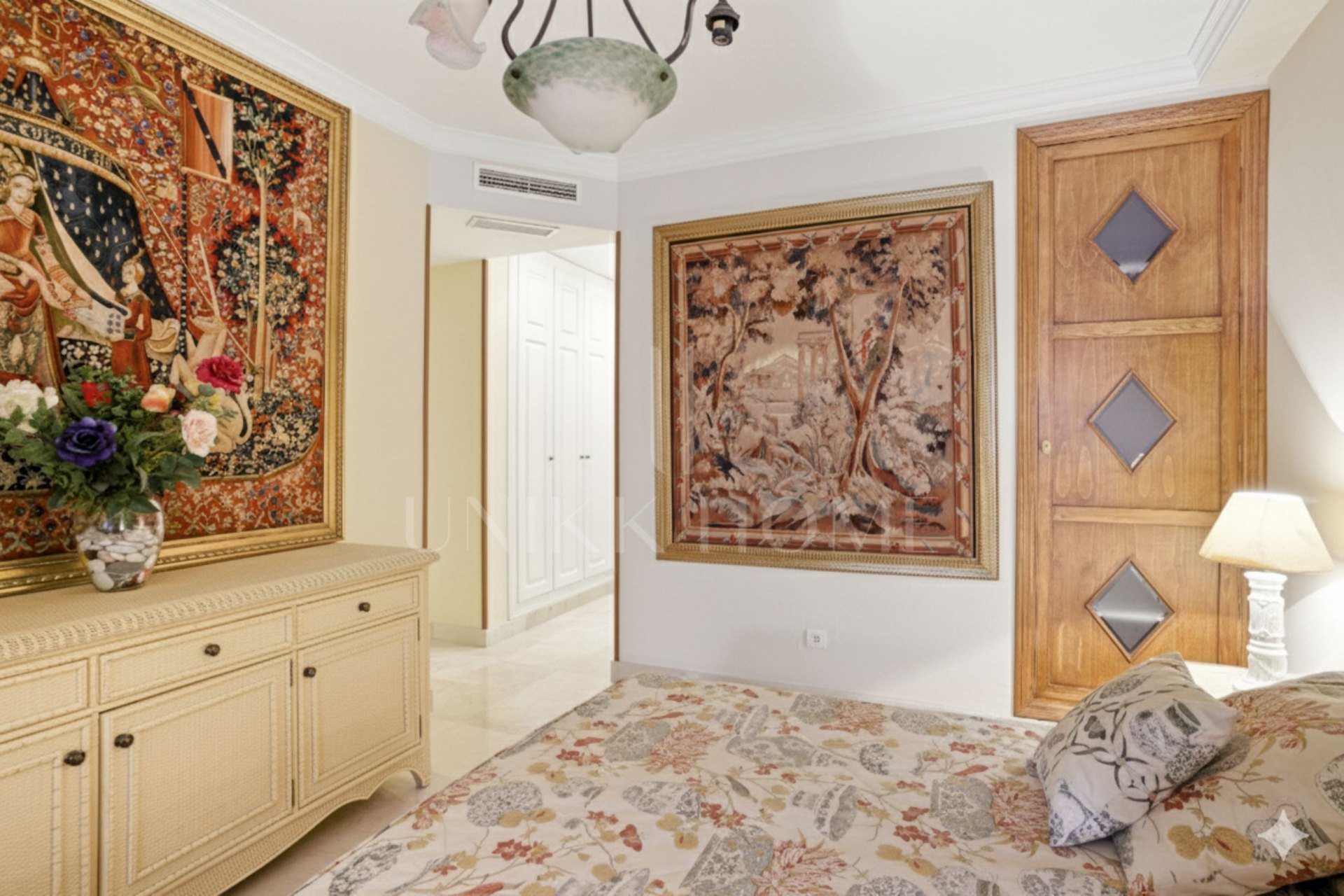 Exclusivo Apartamento de dos dormitorios con vistas al mar en La Herradura, Marbella