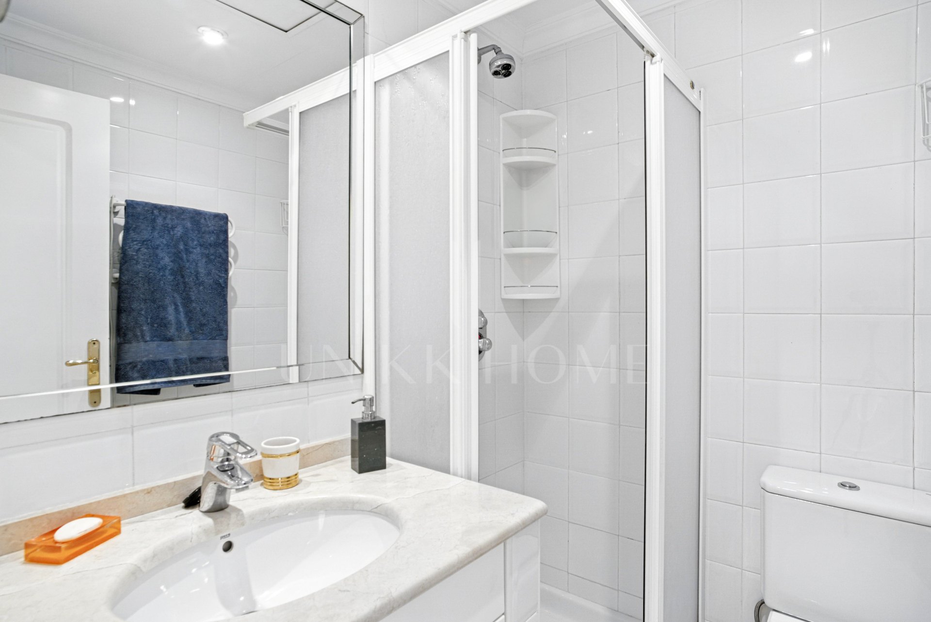 Exclusivo Apartamento de dos dormitorios con vistas al mar en La Herradura, Marbella