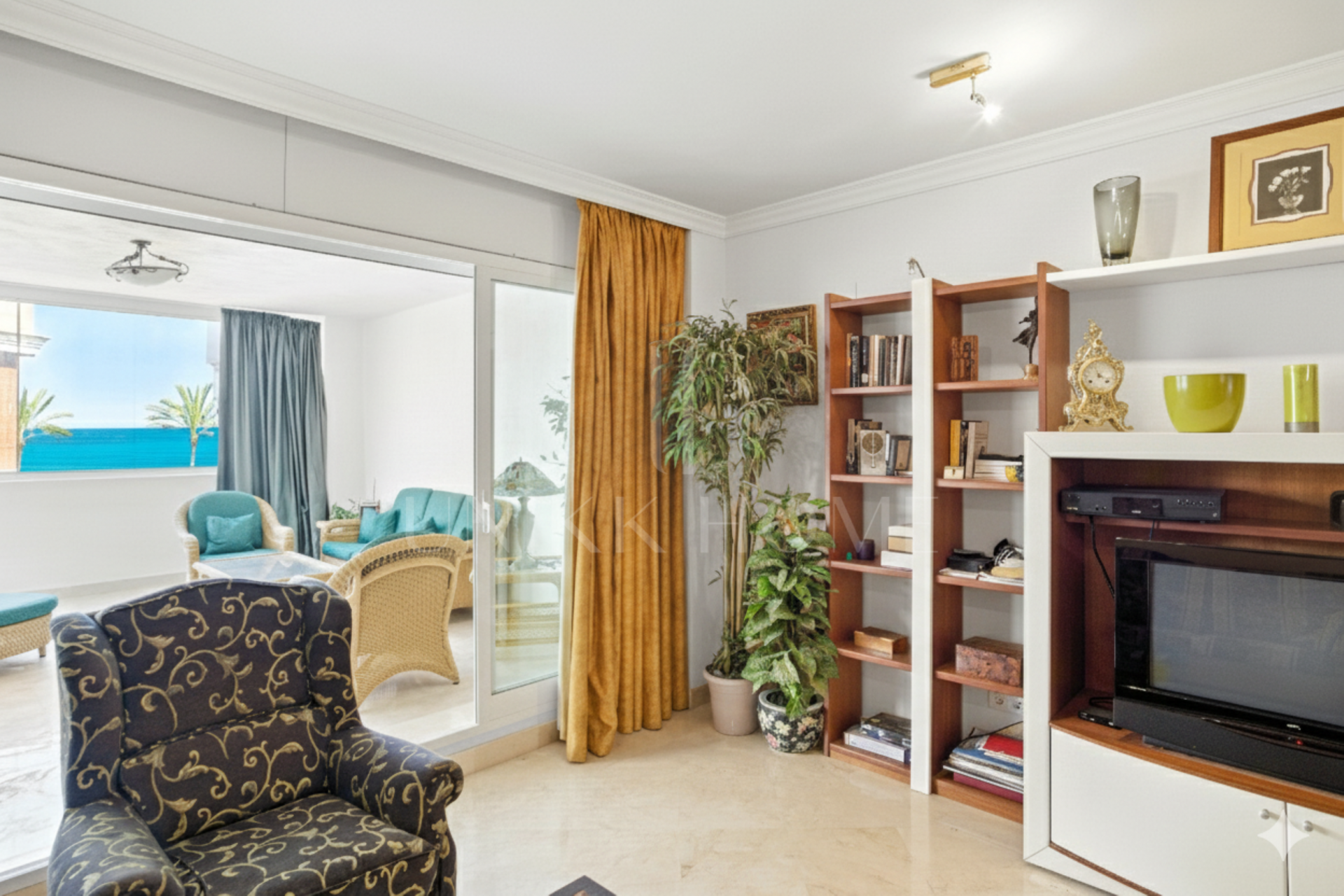 Exclusivo Apartamento de dos dormitorios con vistas al mar en La Herradura, Marbella