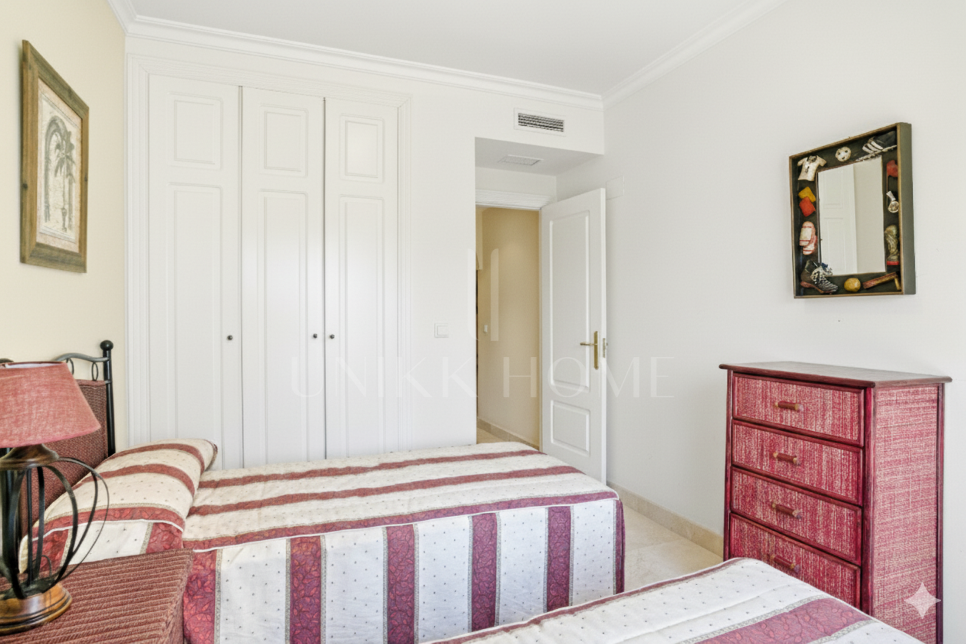 Exclusivo Apartamento de dos dormitorios con vistas al mar en La Herradura, Marbella