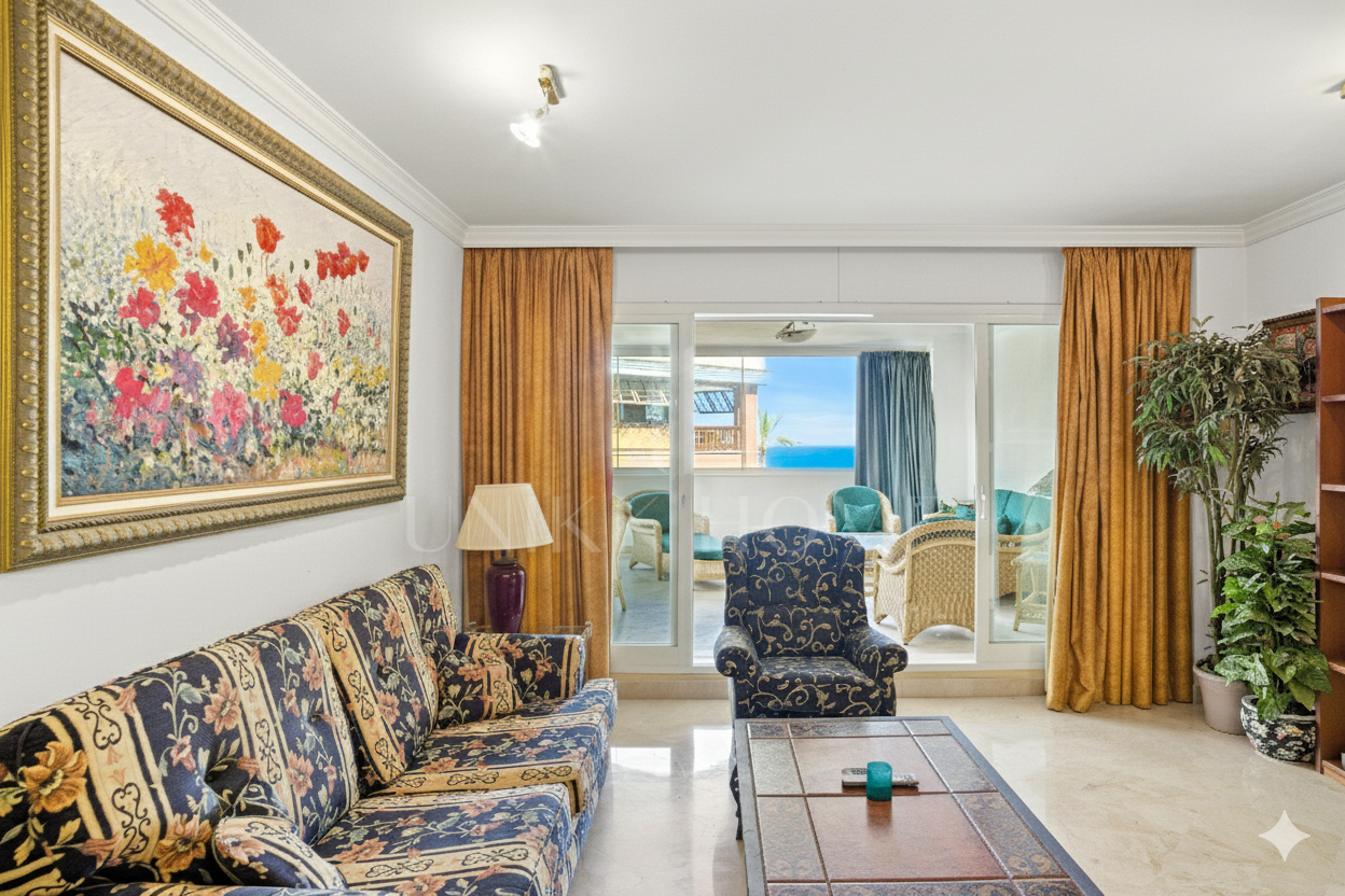 Exclusivo Apartamento de dos dormitorios con vistas al mar en La Herradura, Marbella