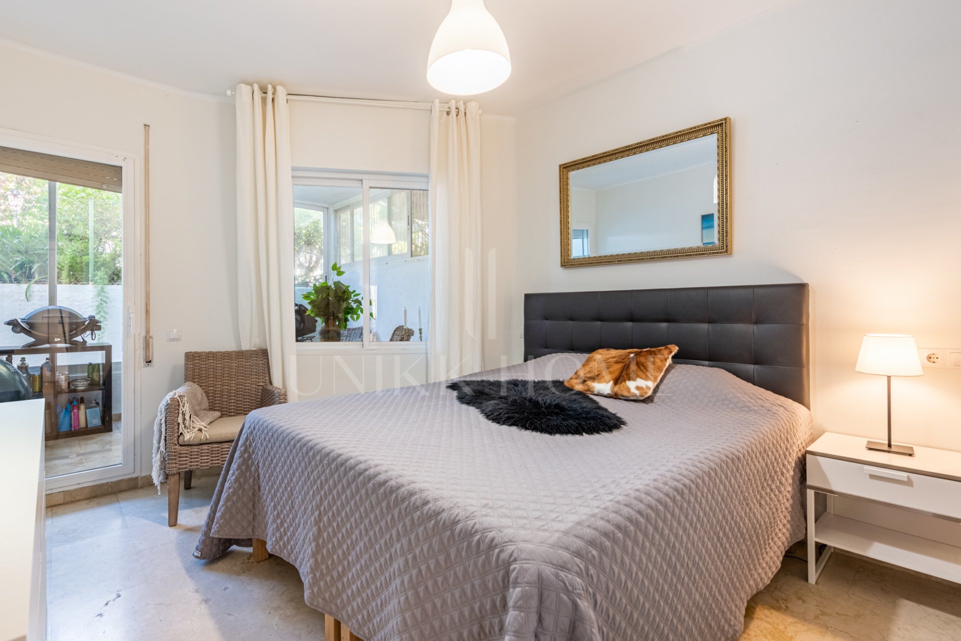 Beautiful two bedroom ground floor apartment, located in the sought-after Birdie Club community in Río Real, Marbella