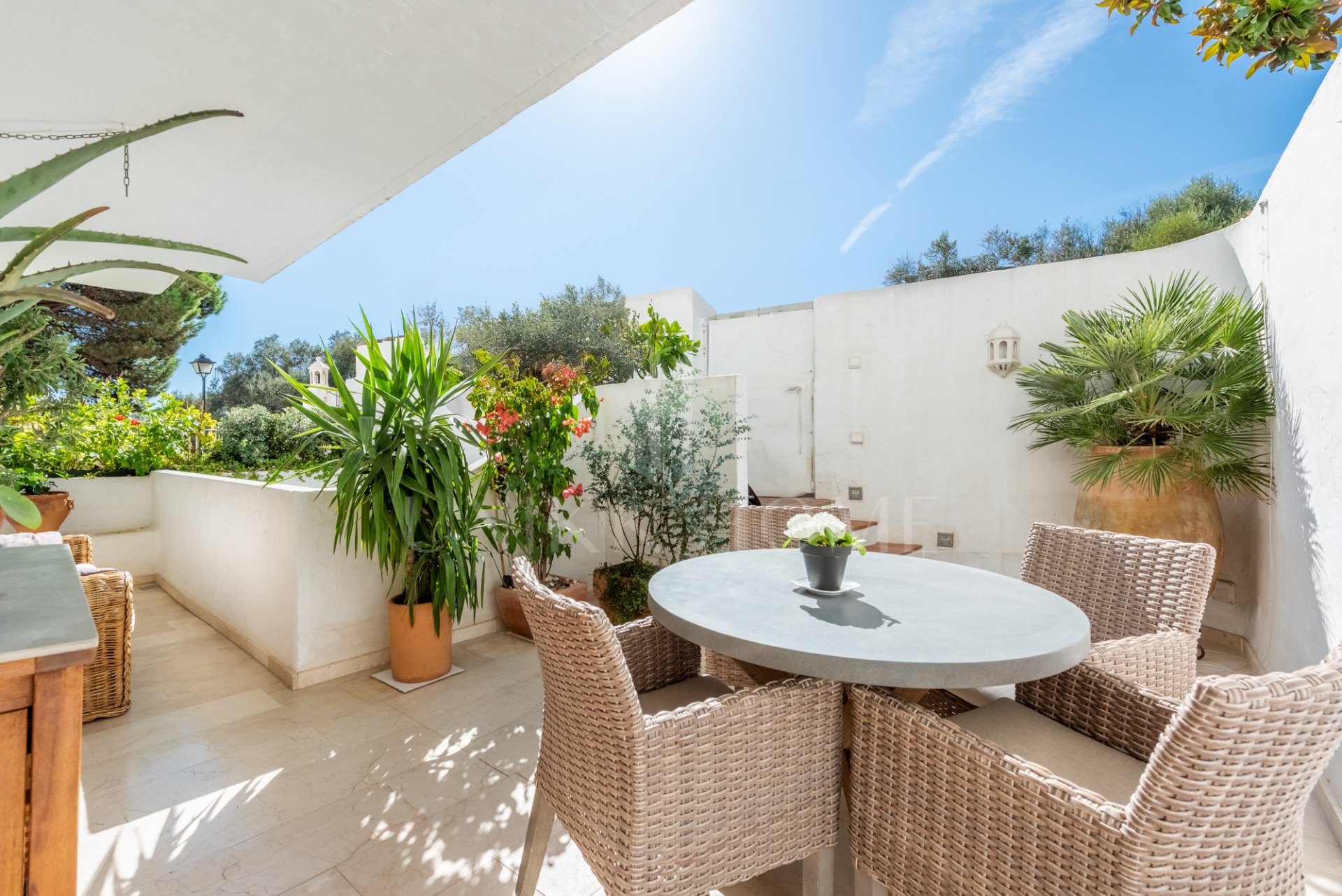 Beautiful two bedroom ground floor apartment, located in the sought-after Birdie Club community in Río Real, Marbella