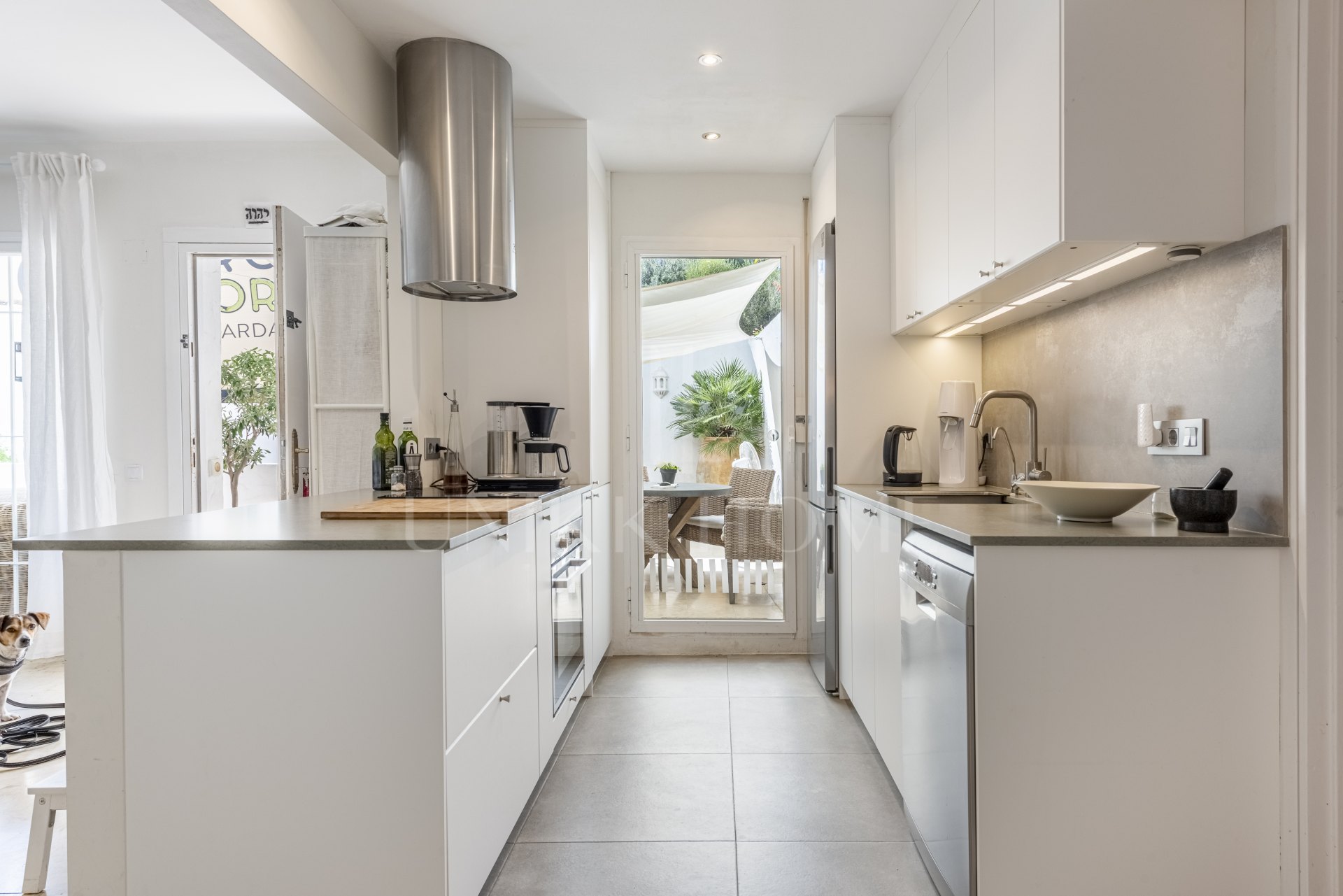 Beautiful two bedroom ground floor apartment, located in the sought-after Birdie Club community in Río Real, Marbella