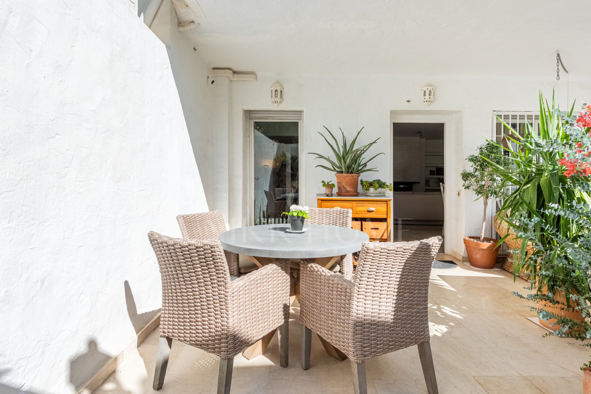 Beautiful two bedroom ground floor apartment, located in the sought-after Birdie Club community in Río Real, Marbella