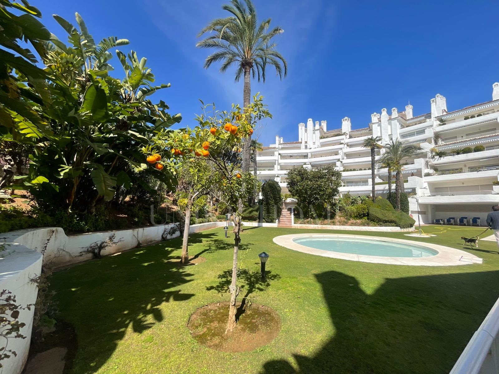 Beautiful two bedroom ground floor apartment, located in the sought-after Birdie Club community in Río Real, Marbella