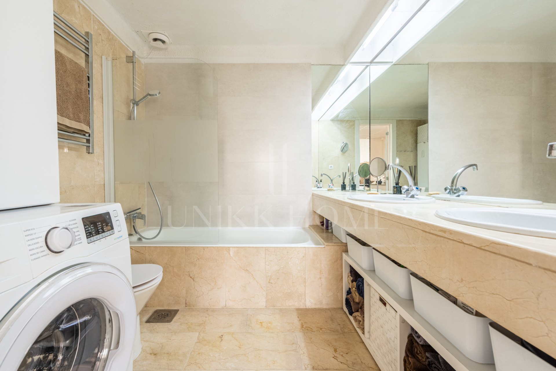 Beautiful two bedroom ground floor apartment, located in the sought-after Birdie Club community in Río Real, Marbella