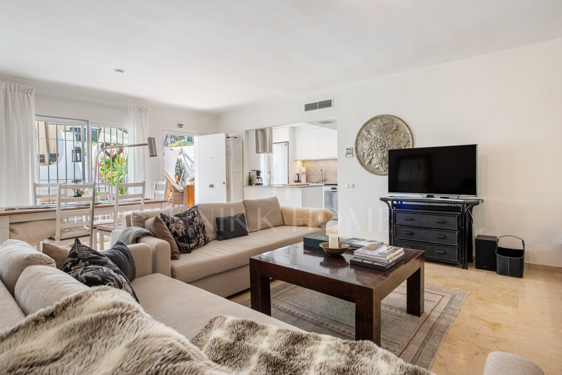 Beautiful two bedroom ground floor apartment, located in the sought-after Birdie Club community in Río Real, Marbella