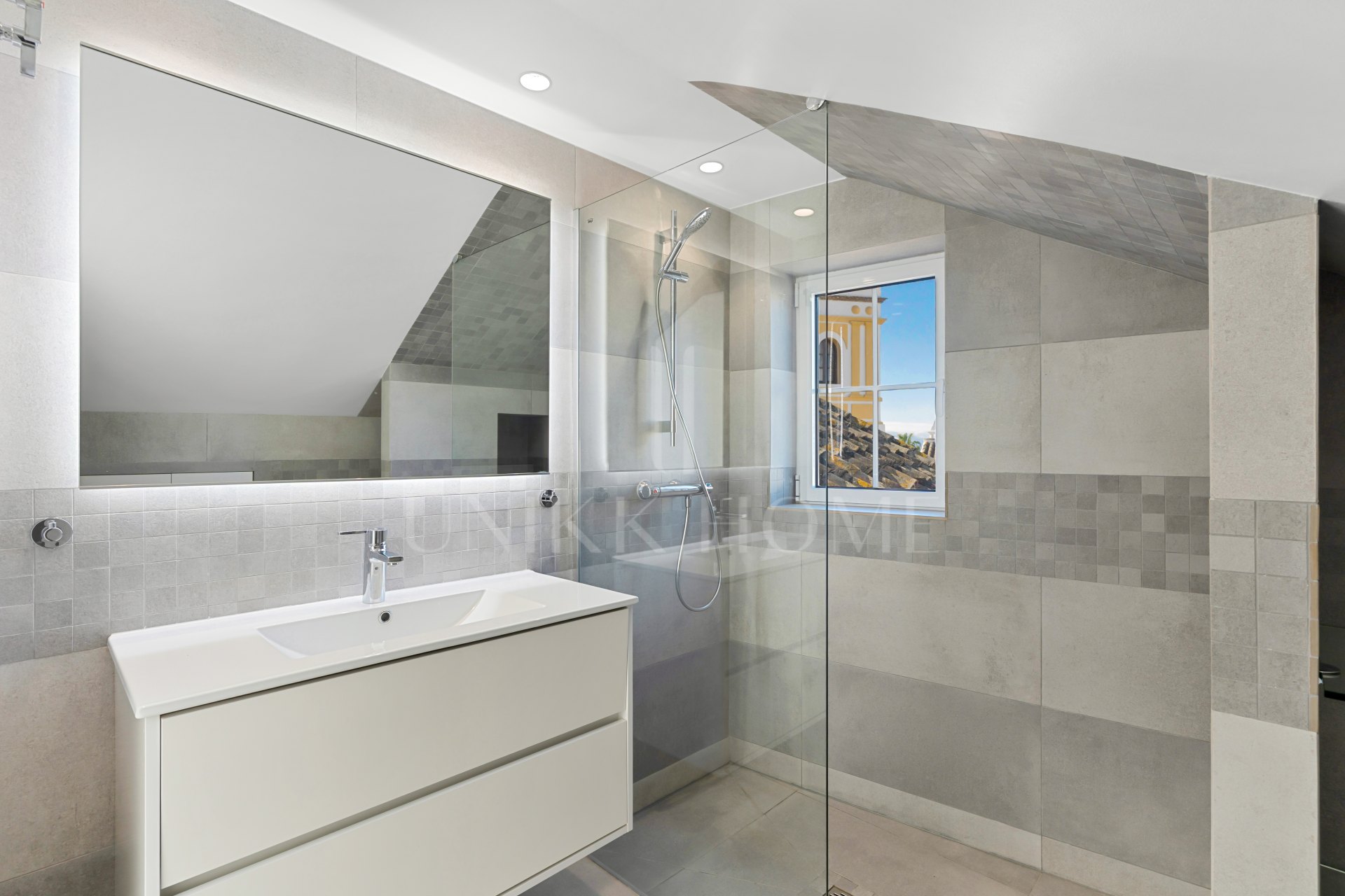 South-facing four-bedroom townhouse located in the gated community of Montepiedra , Nagueles within the Golden Mile, Marbella