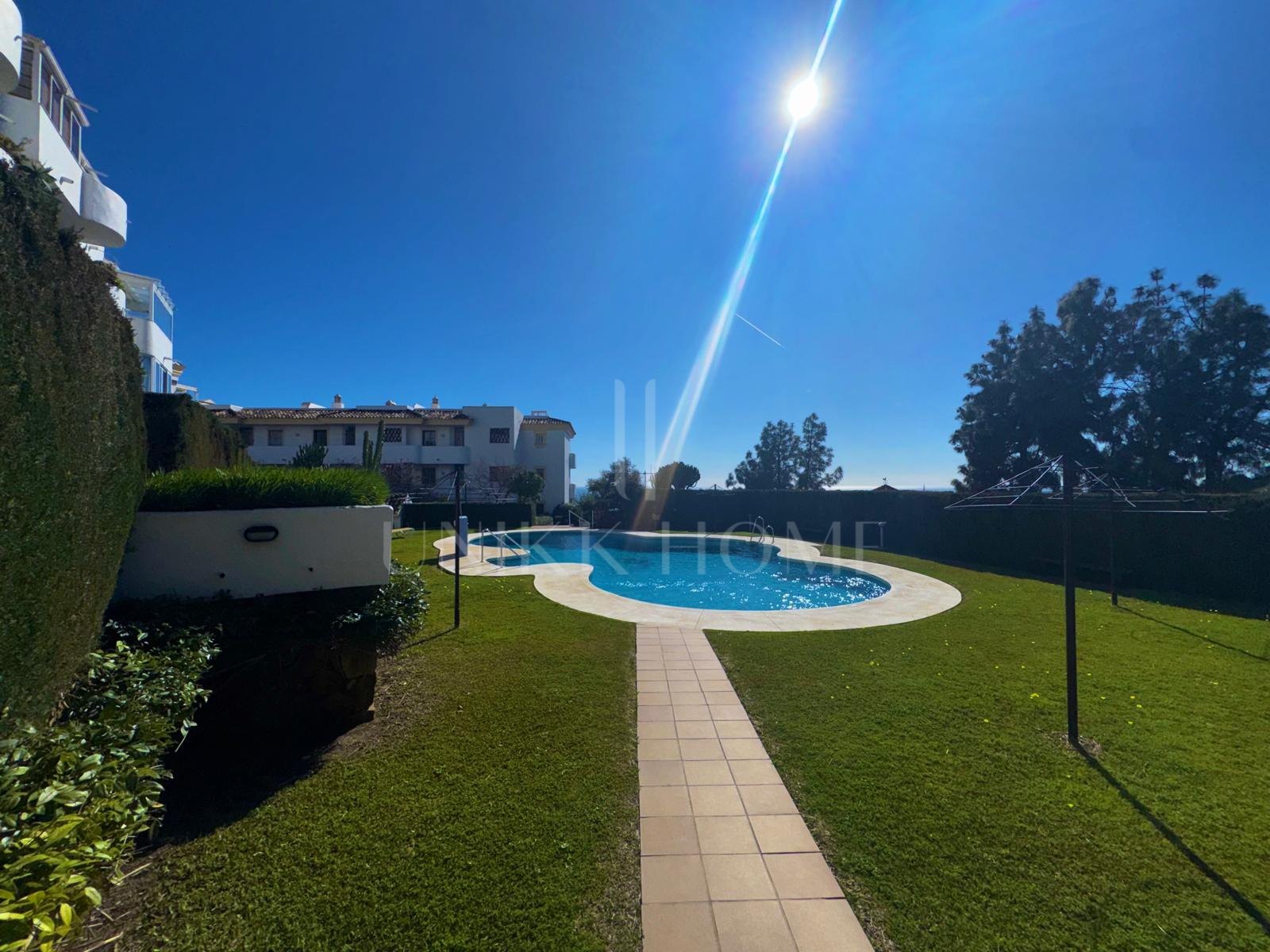 Fantastic two-bedroom, southwest-facing first-floor apartment in Calahonda with beautiful sea views