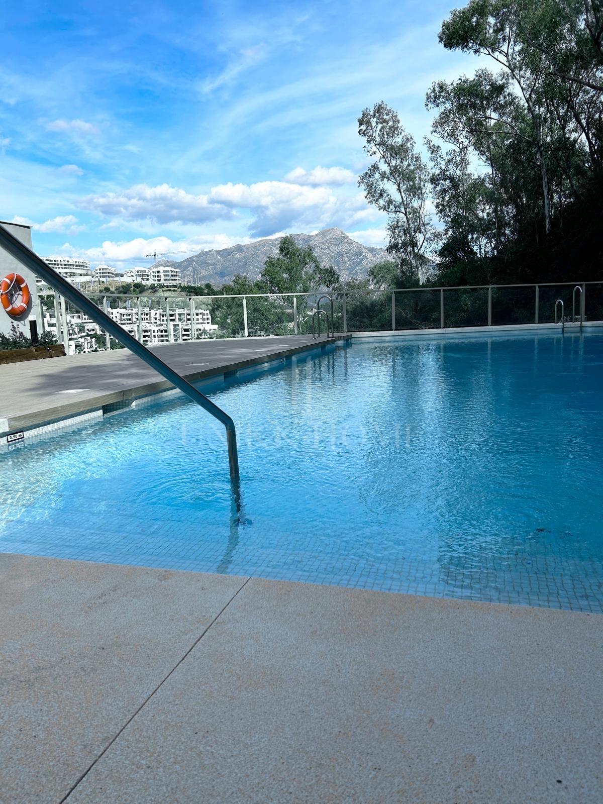 Elegant three bedroom, apartment located in a gated community of La Quinta Golf, Benahavis