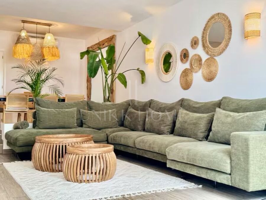 Beautiful south facing, two bedroom apartment located within the beachfront community of Jardines de las Golondrinas, Elviria