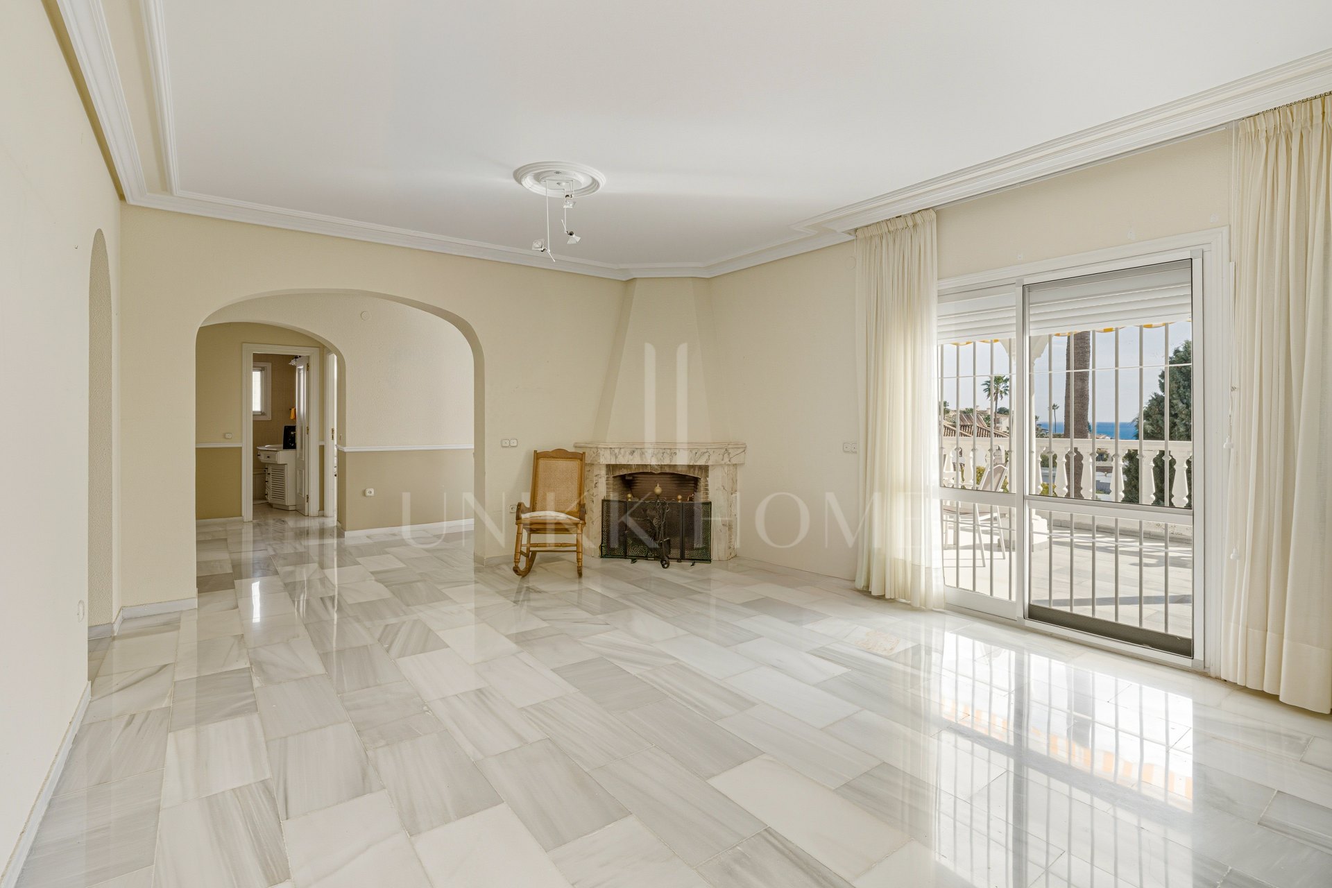 Excellent Reform Opportunity - Beautiful south facing, three bedroom Villa located in Riviera del Sol, Mijas Costa