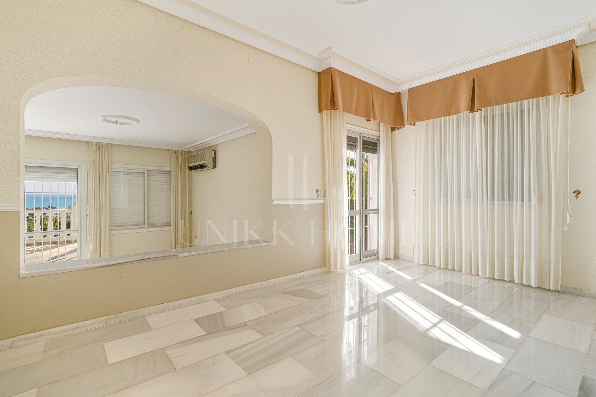 Excellent Reform Opportunity - Beautiful south facing, three bedroom Villa located in Riviera del Sol, Mijas Costa