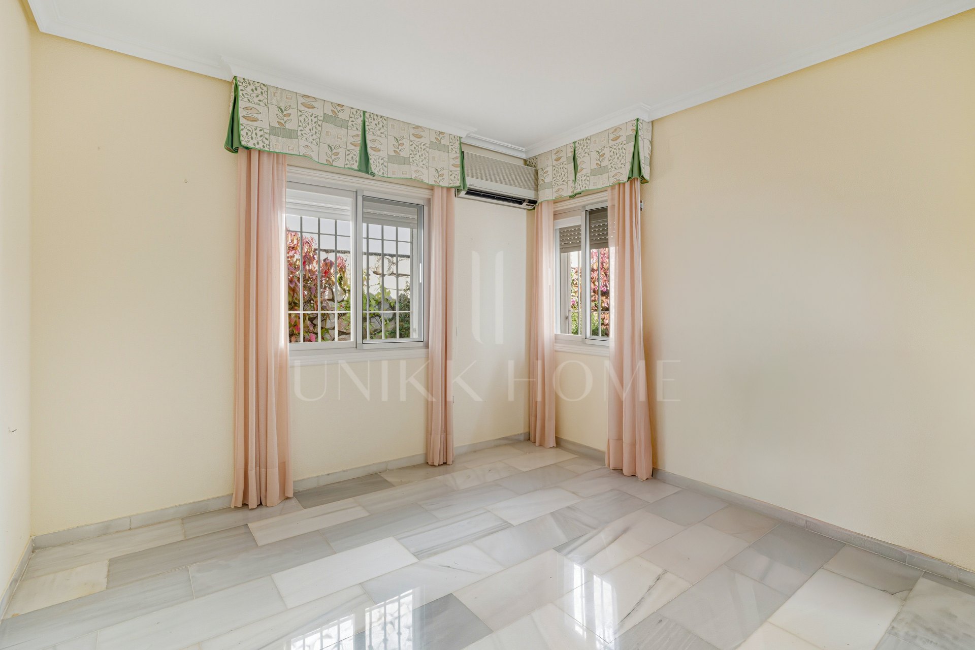 Excellent Reform Opportunity - Beautiful south facing, three bedroom Villa located in Riviera del Sol, Mijas Costa