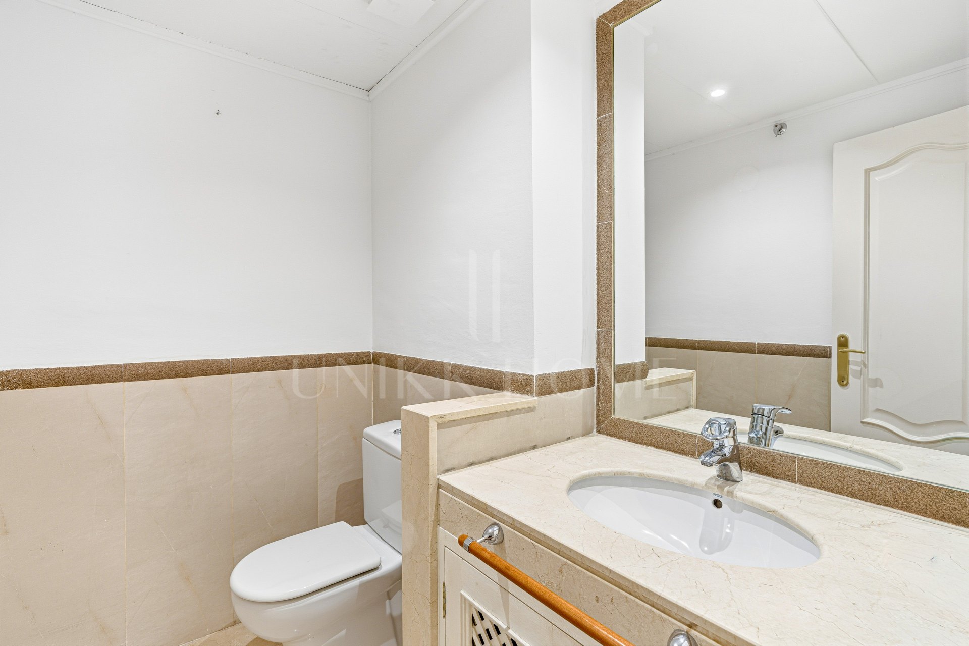 Elegant two-bedroom, beachfront apartment, located in the prestigious Jardin del Mediterráneo, Golden Mile Marbella