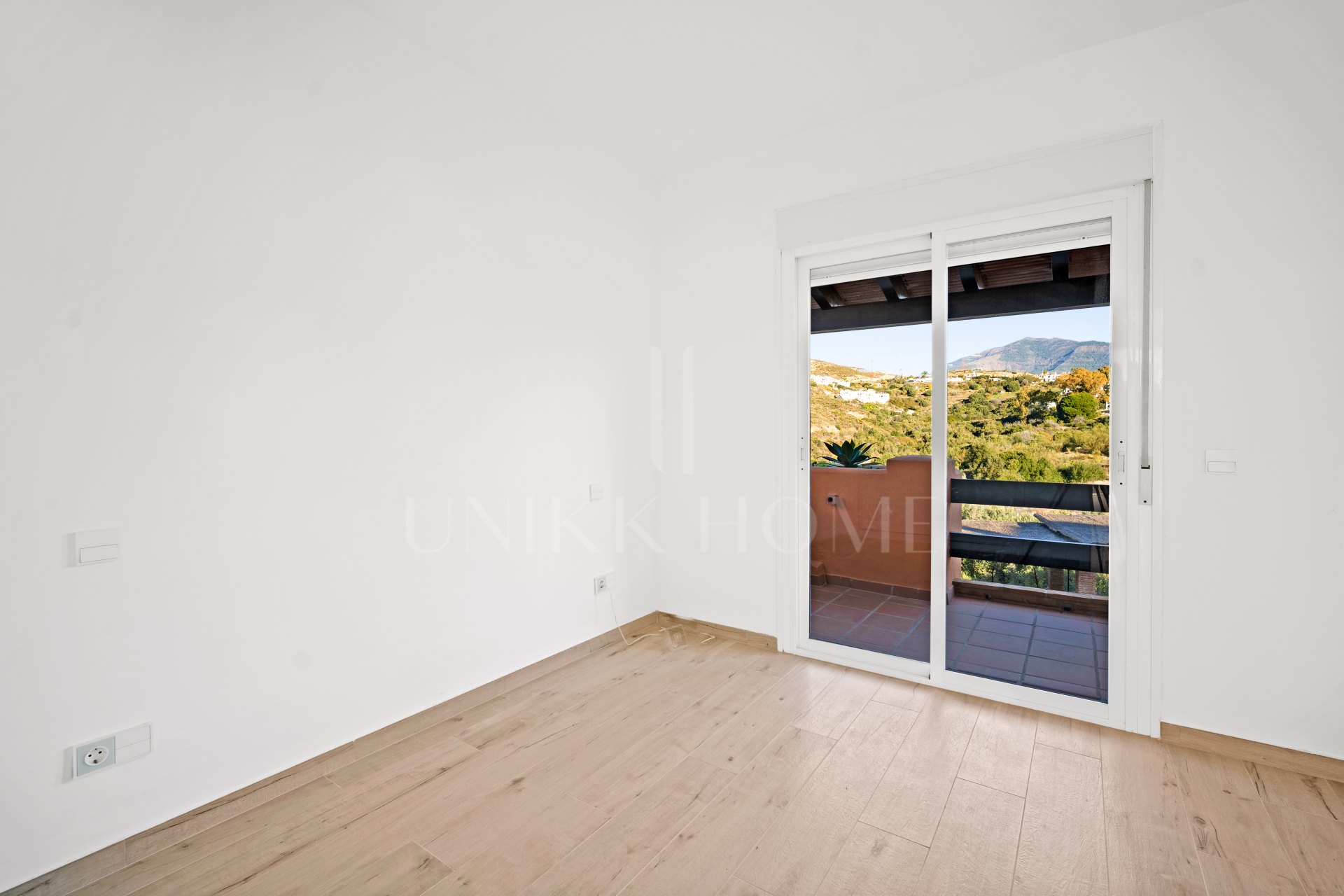 Superb three bedroom, south facing townhouse in Paraiso Bellevue, in El Paraiso on the New Golden Mile