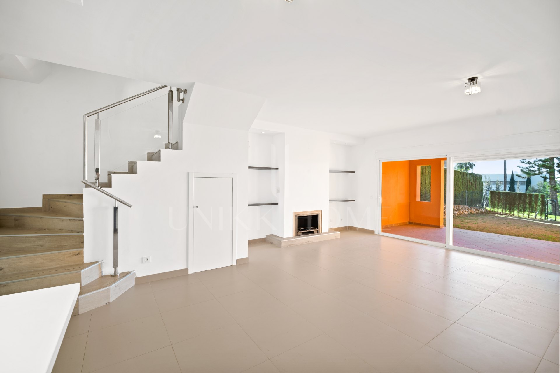 Superb three bedroom, south facing townhouse in Paraiso Bellevue, in El Paraiso on the New Golden Mile