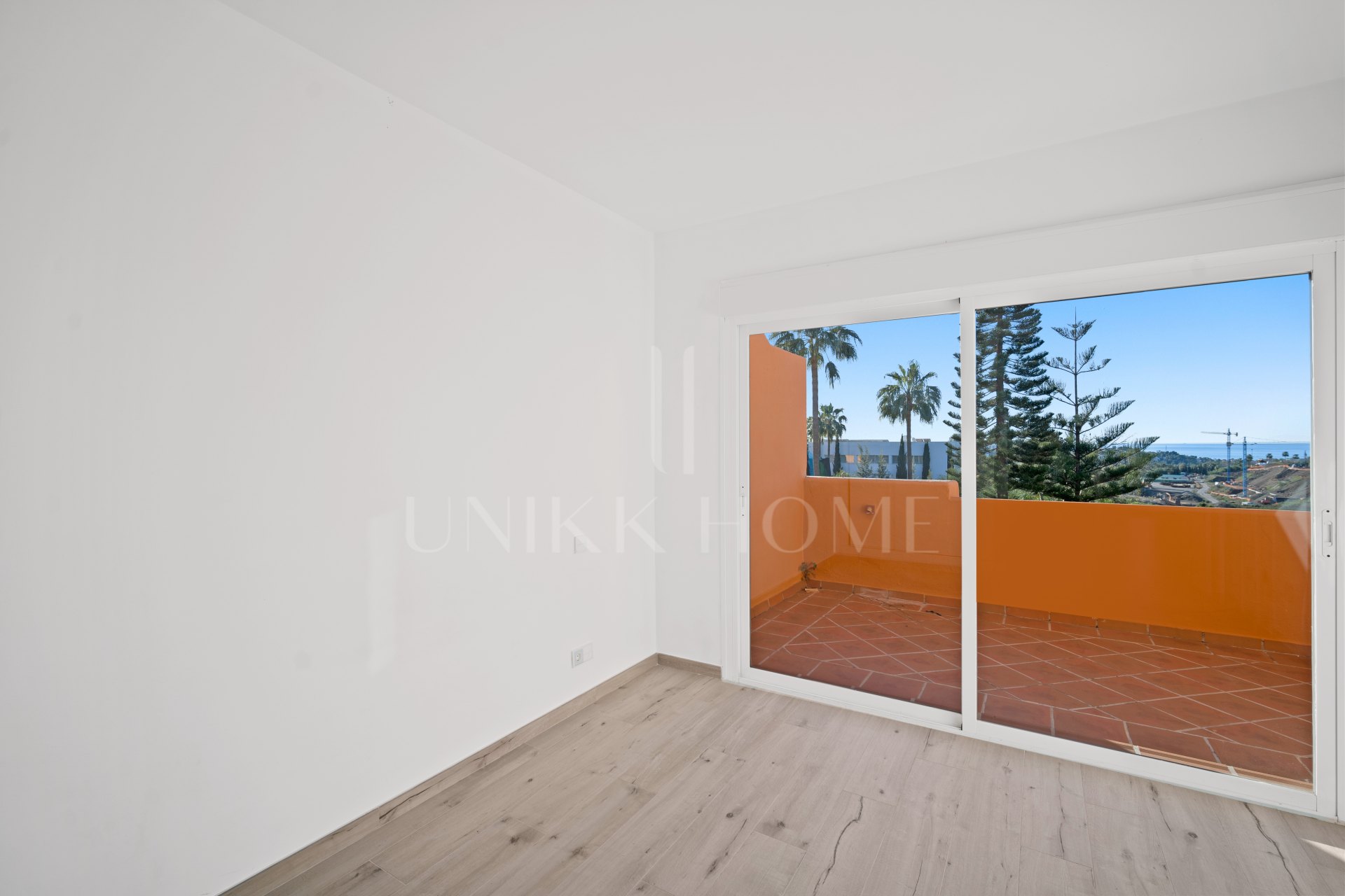 Superb three bedroom, south facing townhouse in Paraiso Bellevue, in El Paraiso on the New Golden Mile