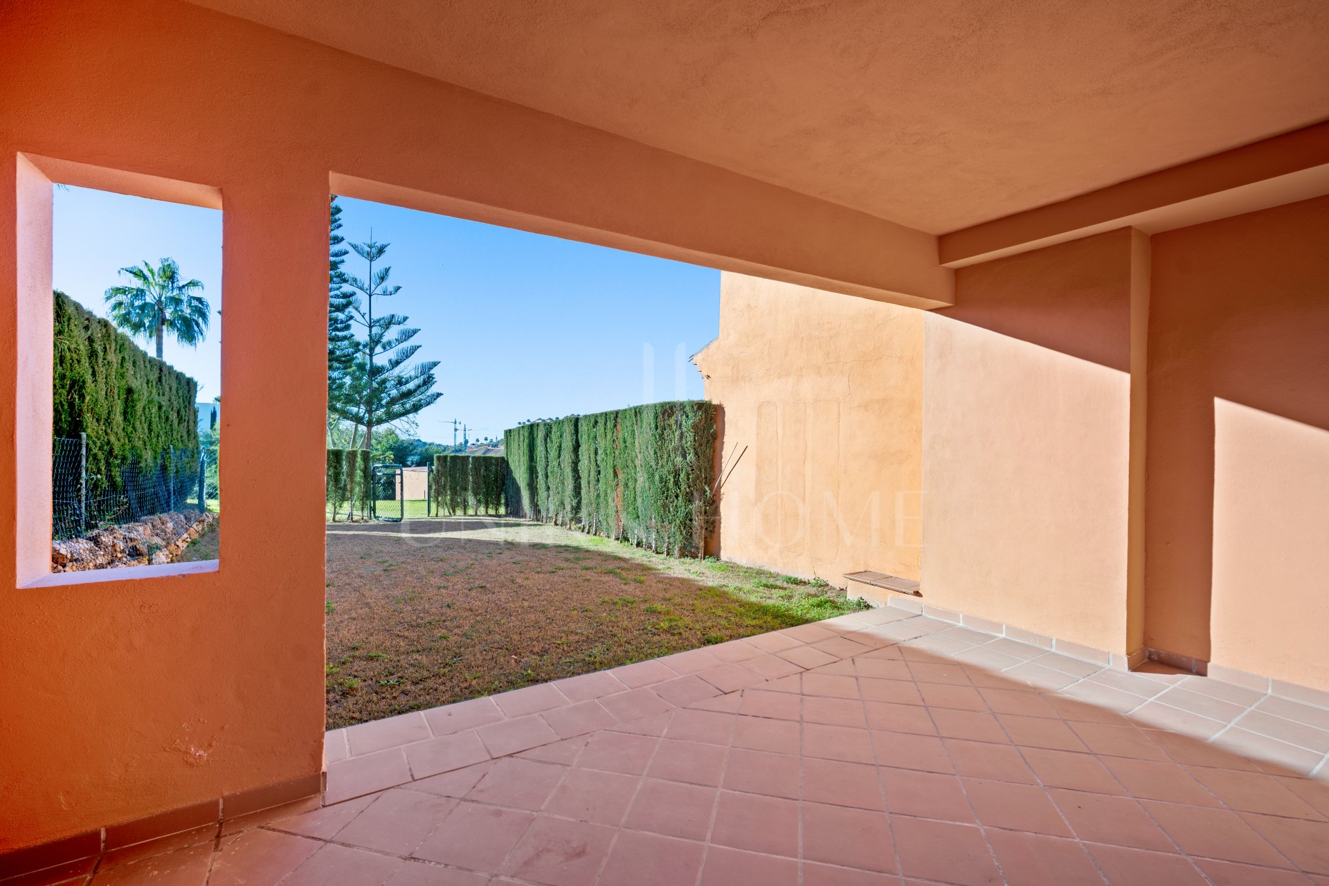 Superb three bedroom, south facing townhouse in Paraiso Bellevue, in El Paraiso on the New Golden Mile