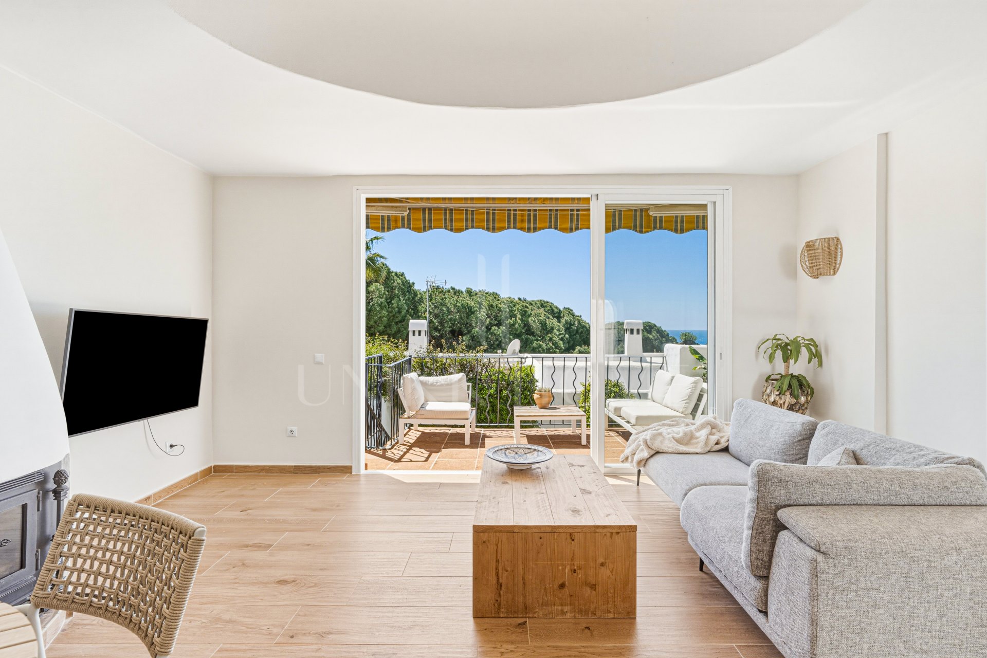 Hermosa, orientada al sureste, casa de tres dormitorios situada en la zona más codiciada de Cabopino, Marbella