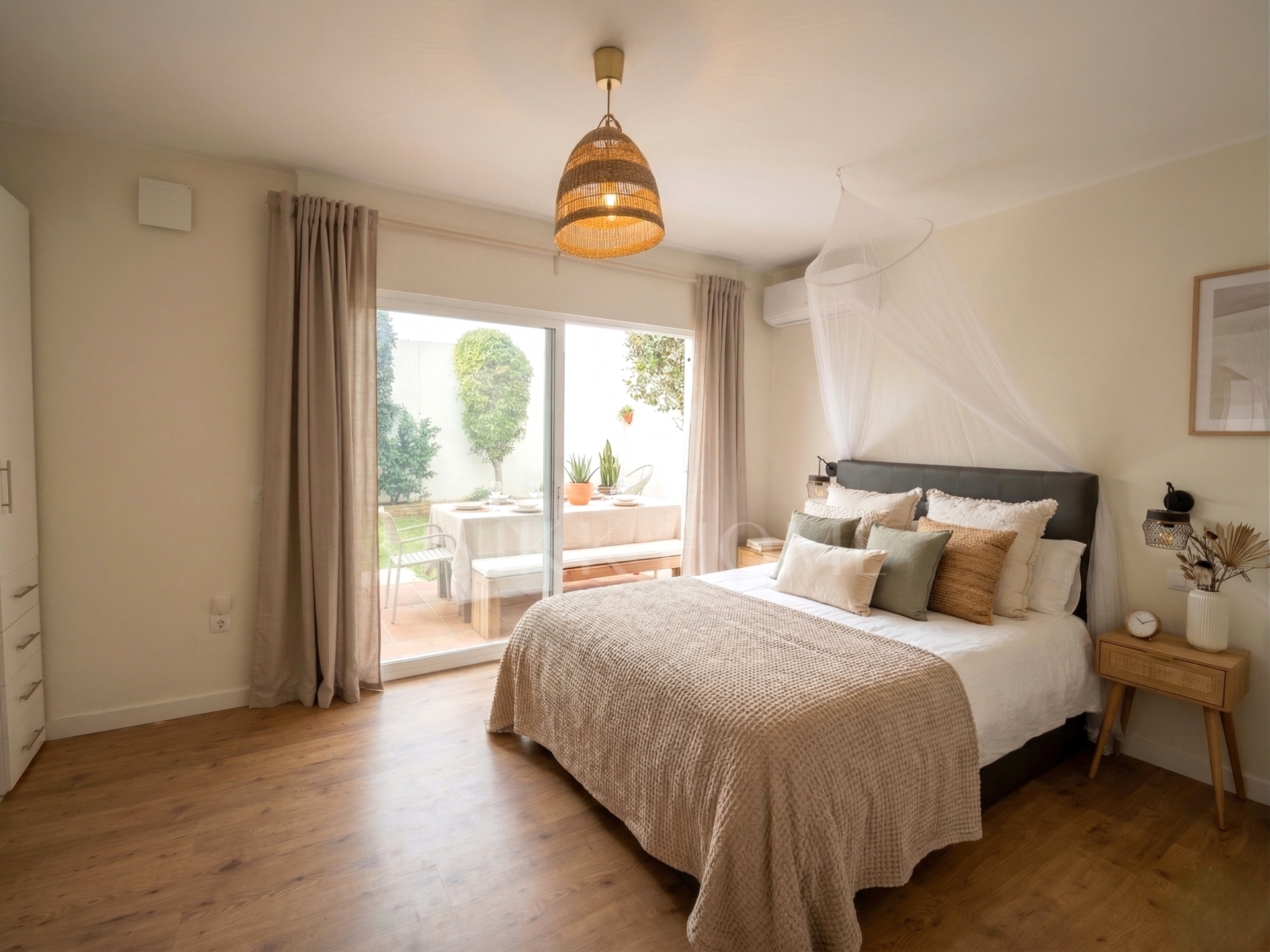 Beautiful, south east facing, three bedroom townhouse located in the in the sought-after area of Cabopino, Marbella