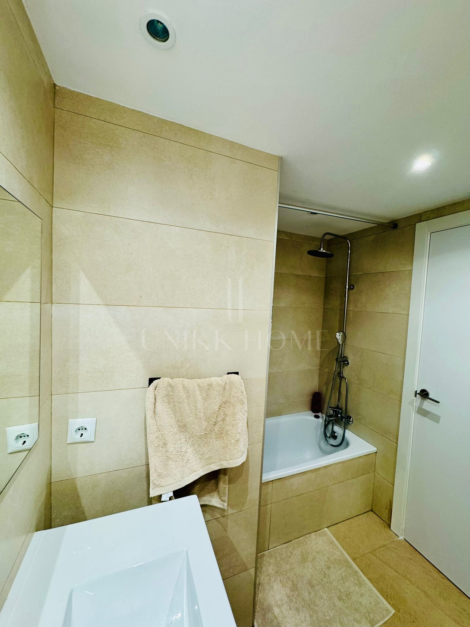 Hermosa, orientada al sureste, casa de tres dormitorios situada en la zona más codiciada de Cabopino, Marbella