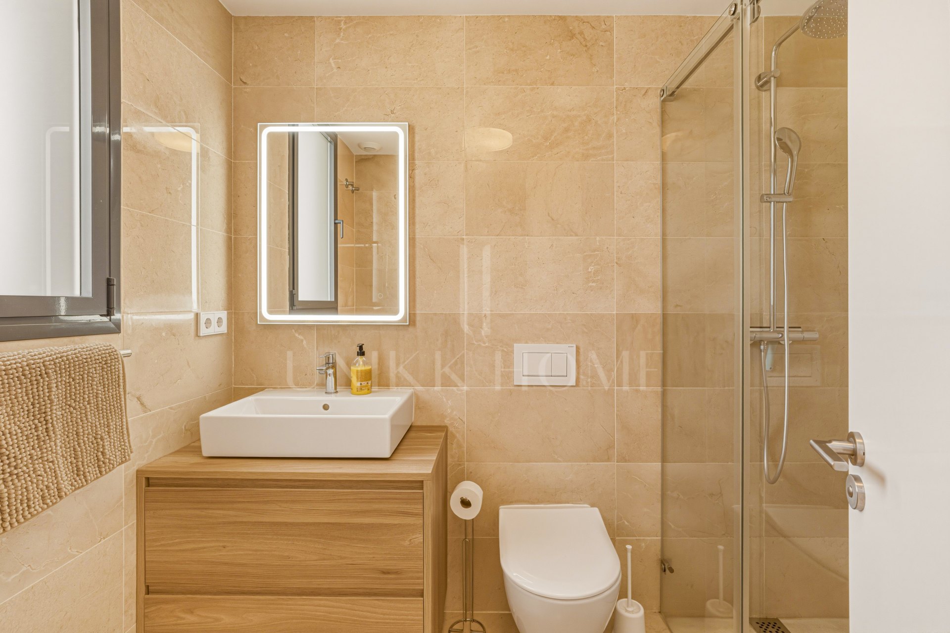Immaculate four-bedroom townhouse located in an exclusive community in La Cala de Mijas
