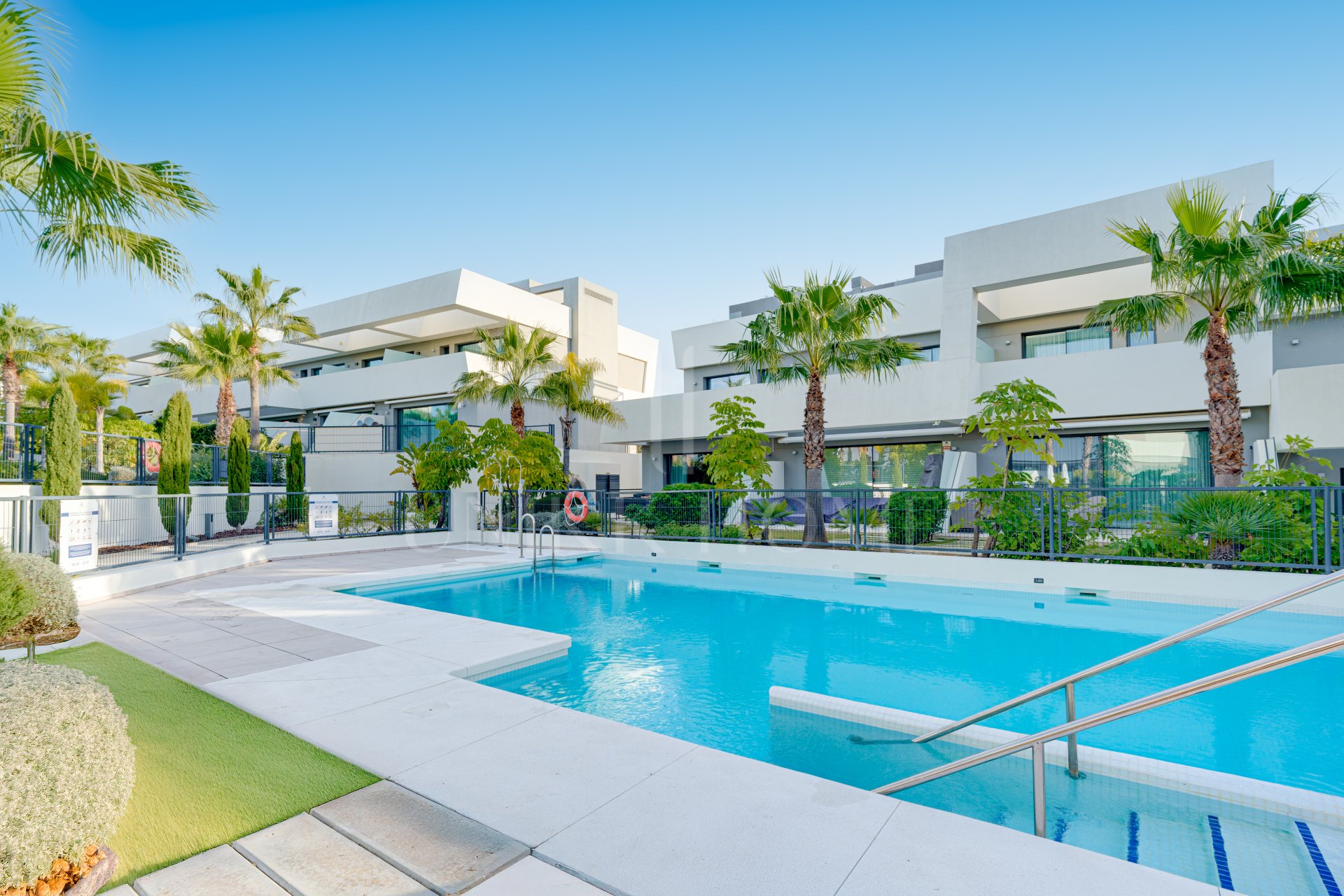 Immaculate four-bedroom townhouse located in an exclusive community in La Cala de Mijas