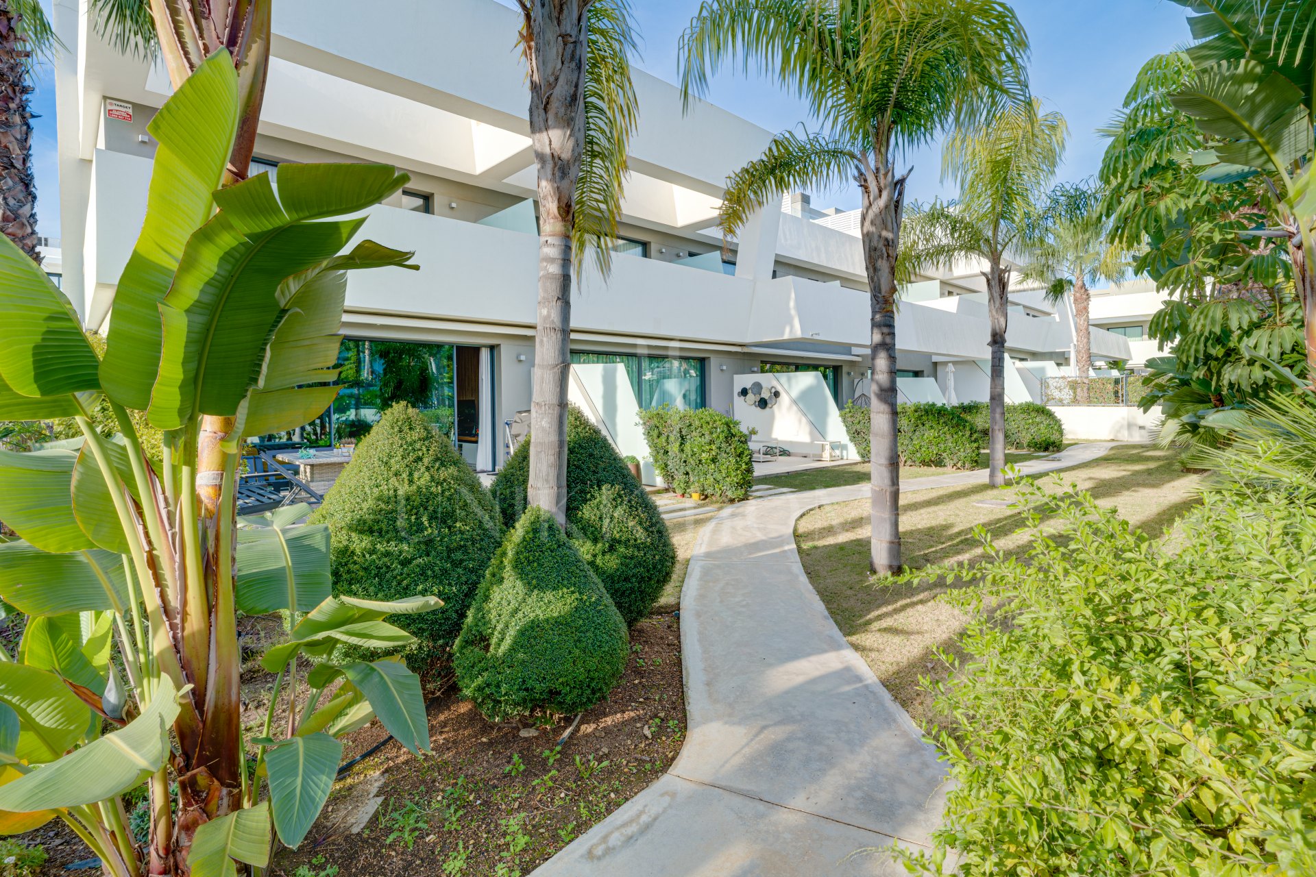 Immaculate four-bedroom townhouse located in an exclusive community in La Cala de Mijas