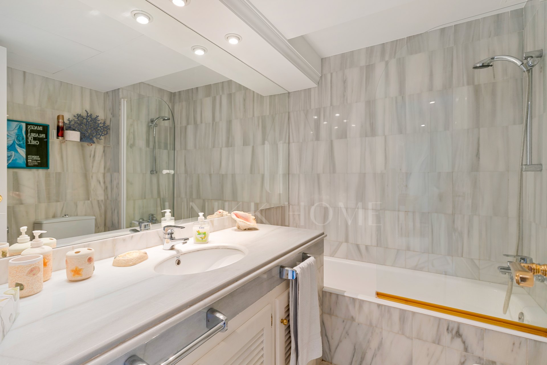 Spacious three-bedroom ground floor apartment situated in the gated community of Las Jacarandas, Bel Air