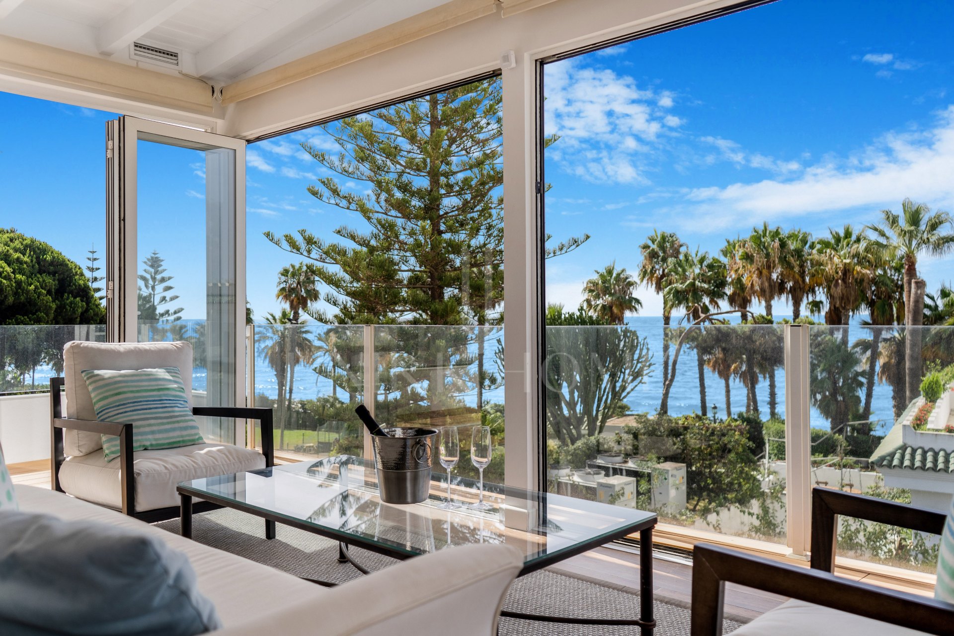 Beautiful frontline beach, four-bedroom end townhouse in the prestigious community of Marbellamar, on Marbella Golden Mile
