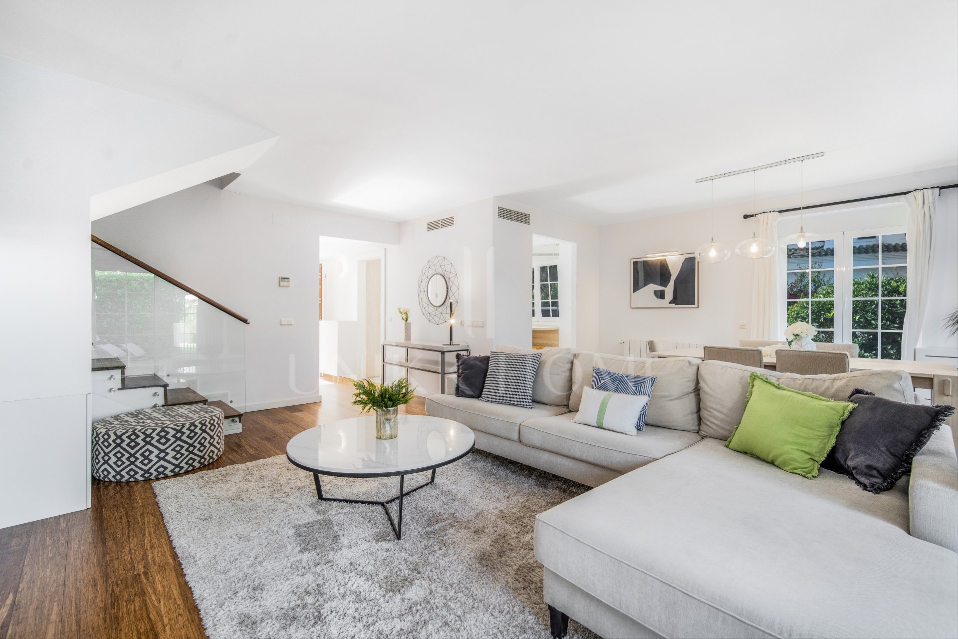 Beautiful frontline beach, four-bedroom end townhouse in the prestigious community of Marbellamar, on Marbella Golden Mile