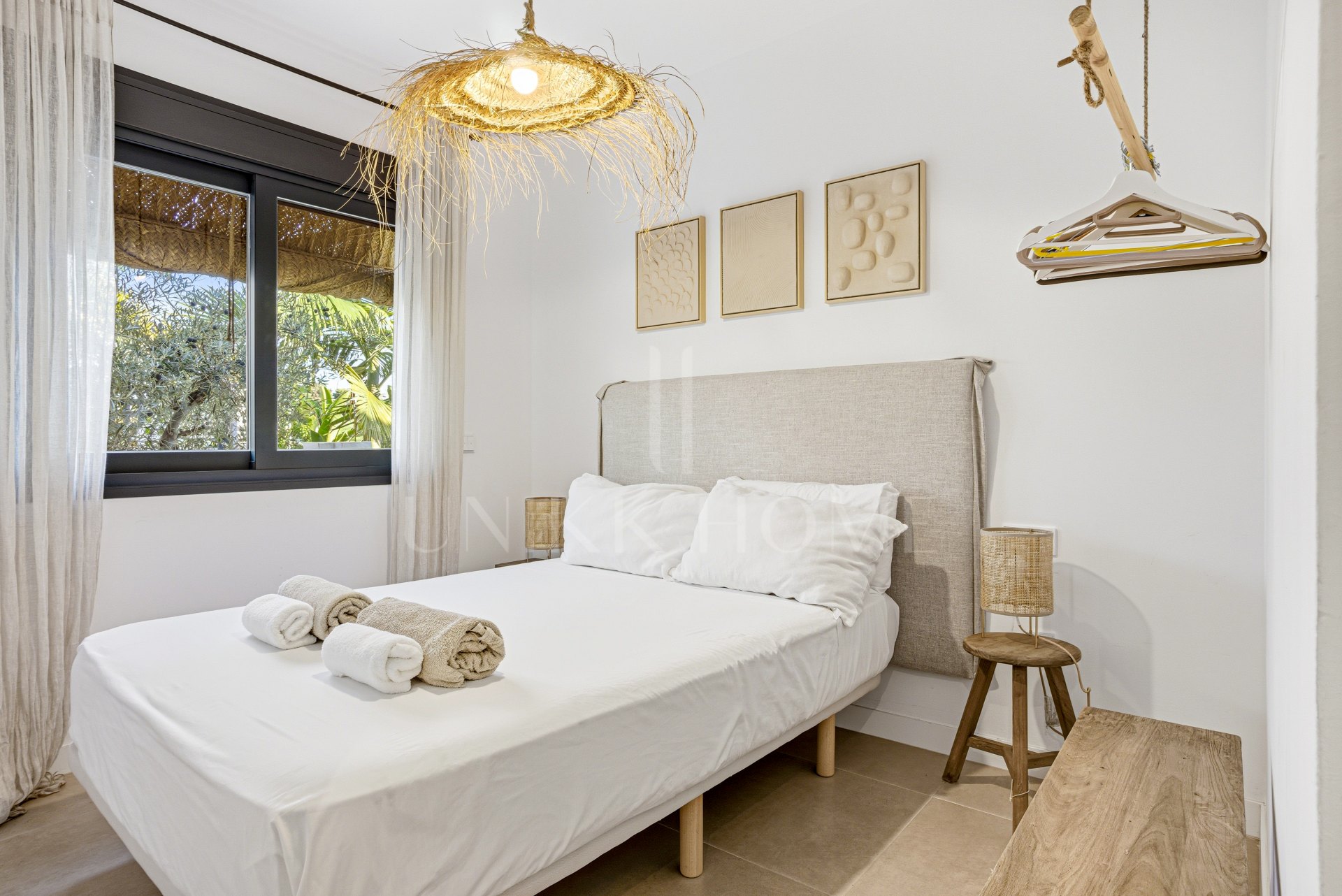 Elegant, three bedroom townhouse located in the gated community of Agra Residencial, Estepona