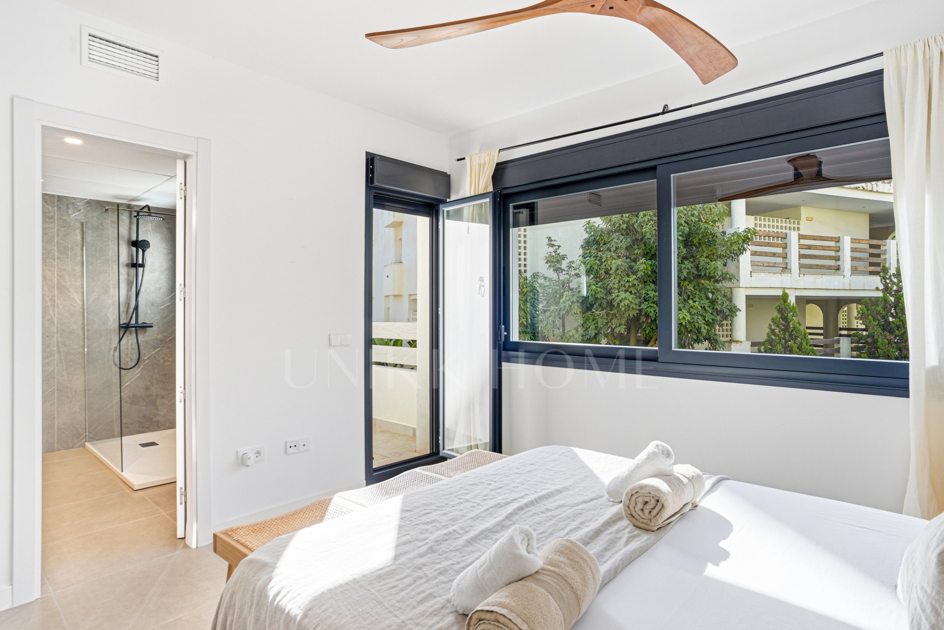 Elegant, three bedroom townhouse located in the gated community of Agra Residencial, Estepona