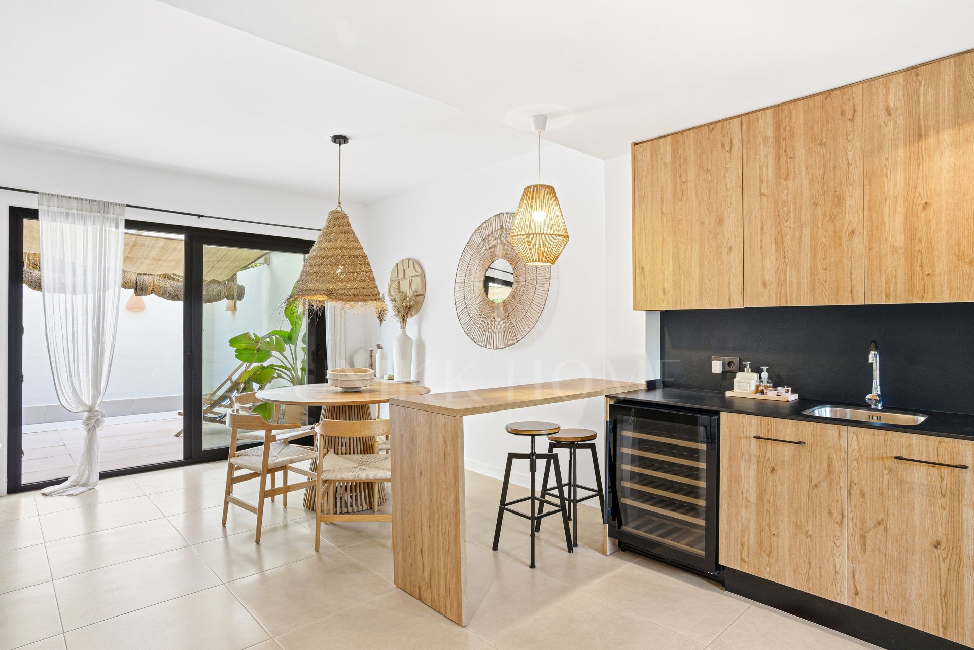 Elegant, three bedroom townhouse located in the gated community of Agra Residencial, Estepona