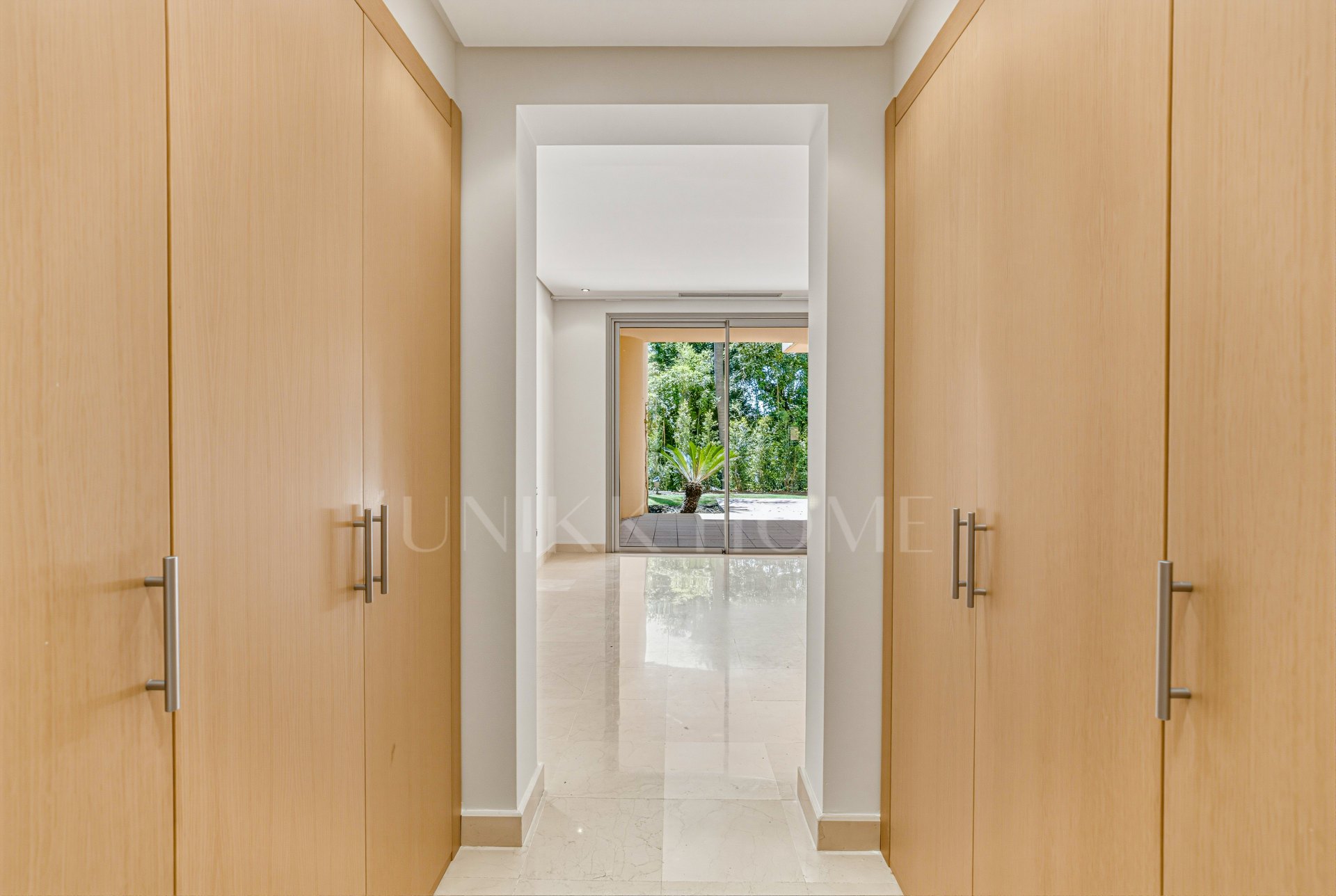 Beautiful, two bedroom, south facing ground floor apartment in the prestigious Mansion Club Marbella