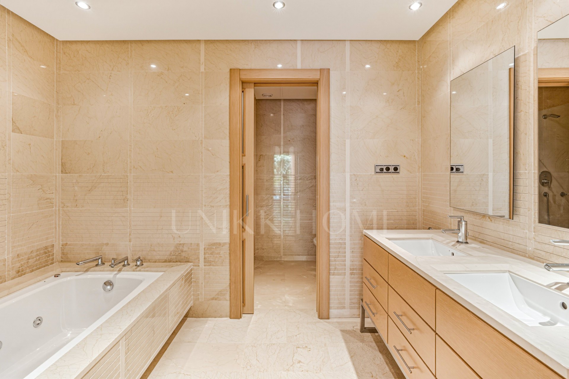 Beautiful, two bedroom, south facing ground floor apartment in the prestigious Mansion Club Marbella