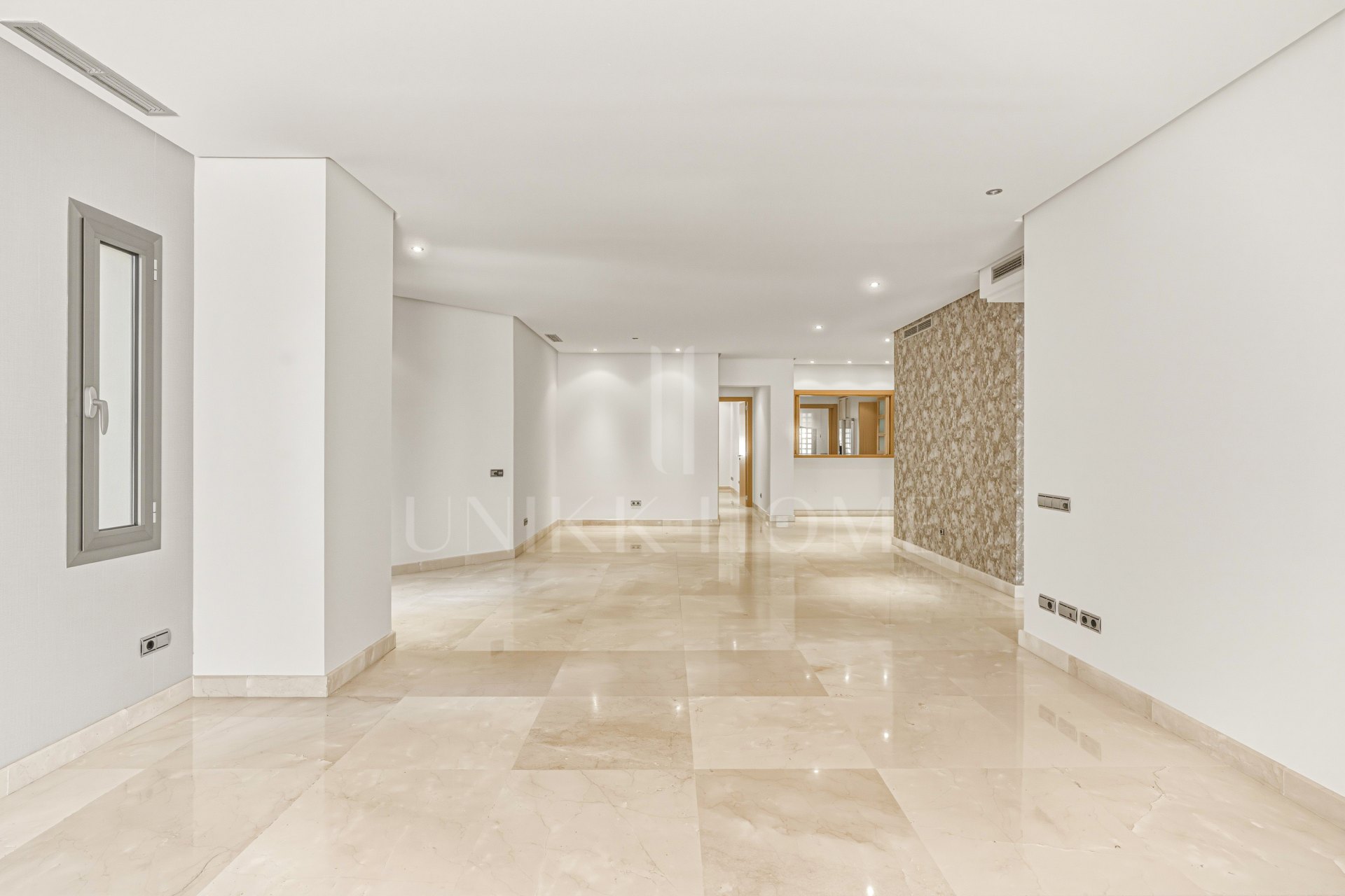 Beautiful, two bedroom, south facing ground floor apartment in the prestigious Mansion Club Marbella