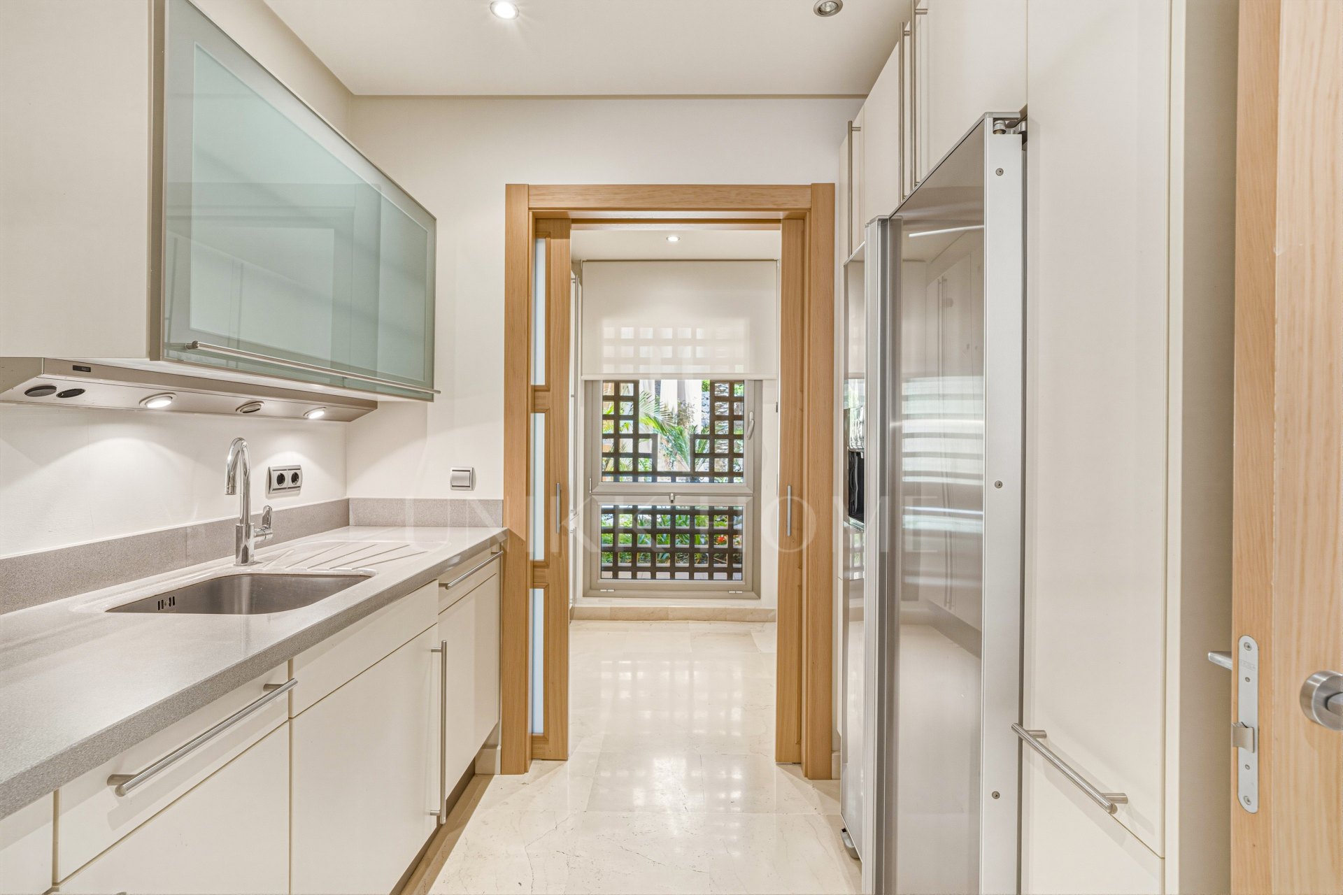 Beautiful, two bedroom, south facing ground floor apartment in the prestigious Mansion Club Marbella