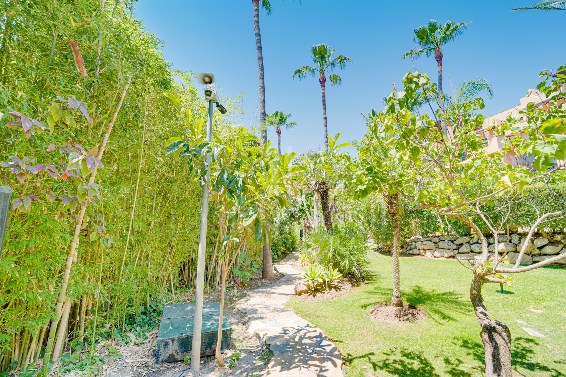 Beautiful, two bedroom, south facing ground floor apartment in the prestigious Mansion Club Marbella