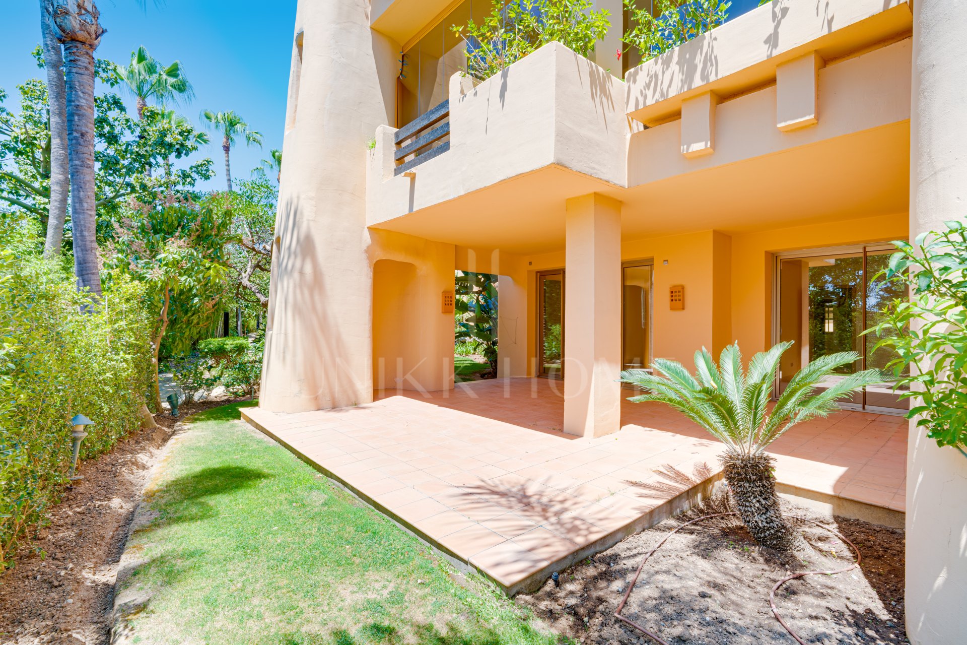 Beautiful, two bedroom, south facing ground floor apartment in the prestigious Mansion Club Marbella