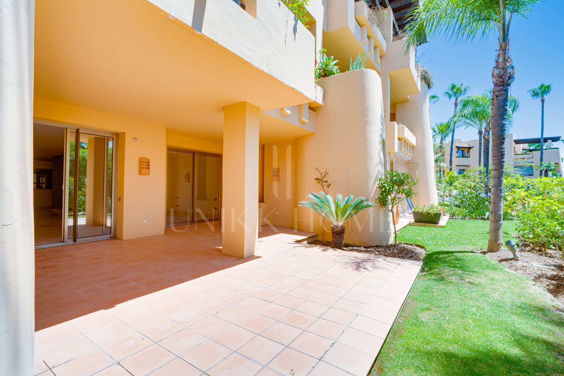 Beautiful, two bedroom, south facing ground floor apartment in the prestigious Mansion Club Marbella