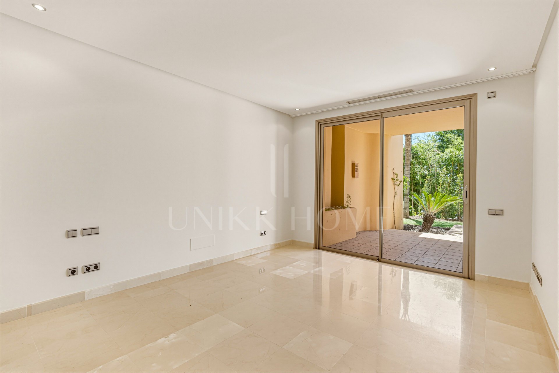 Beautiful, two bedroom, south facing ground floor apartment in the prestigious Mansion Club Marbella