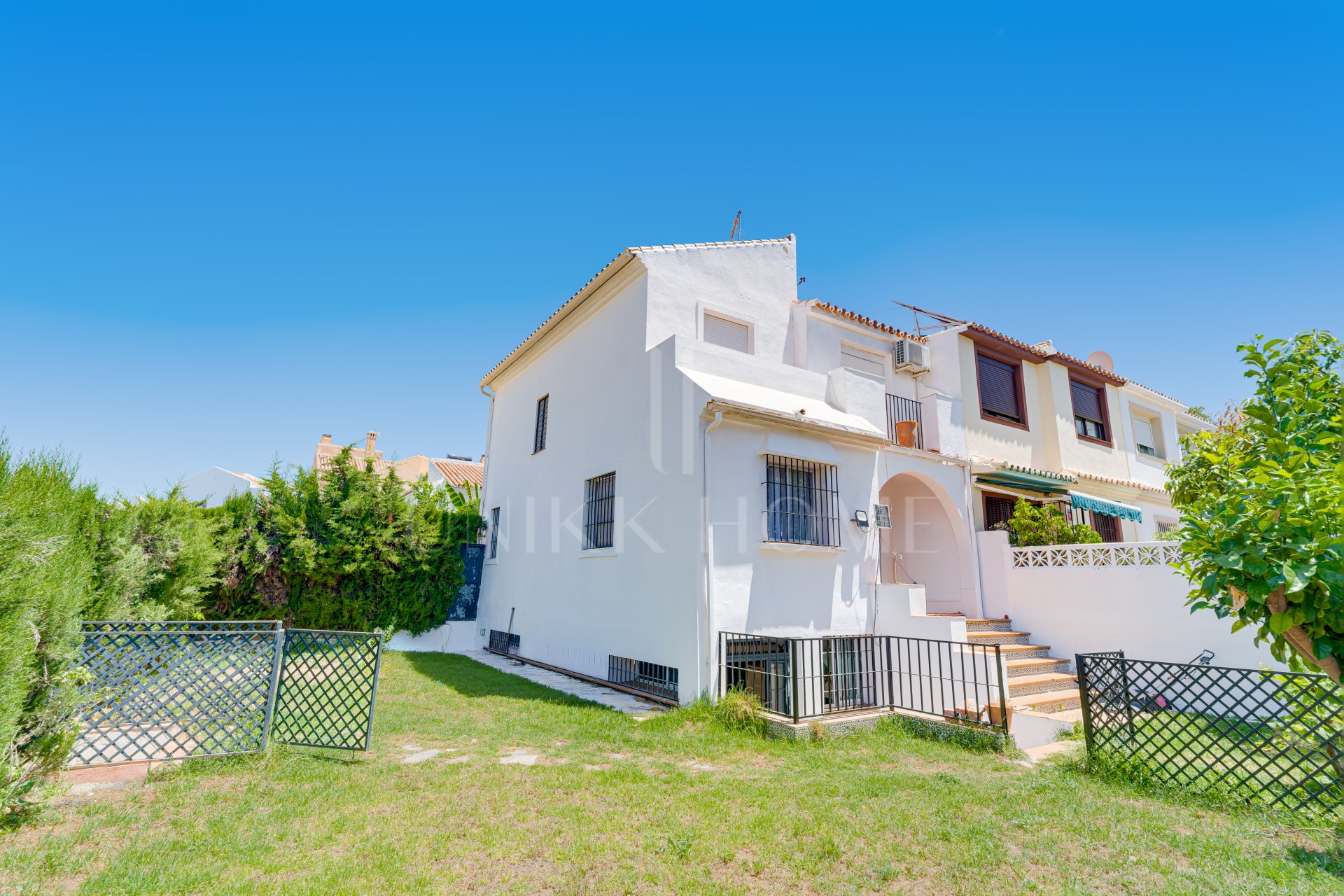 Renovation Project – Three-Bedroom Corner Townhouse with Large Private Garden in Nueva Atalaya, Estepona
