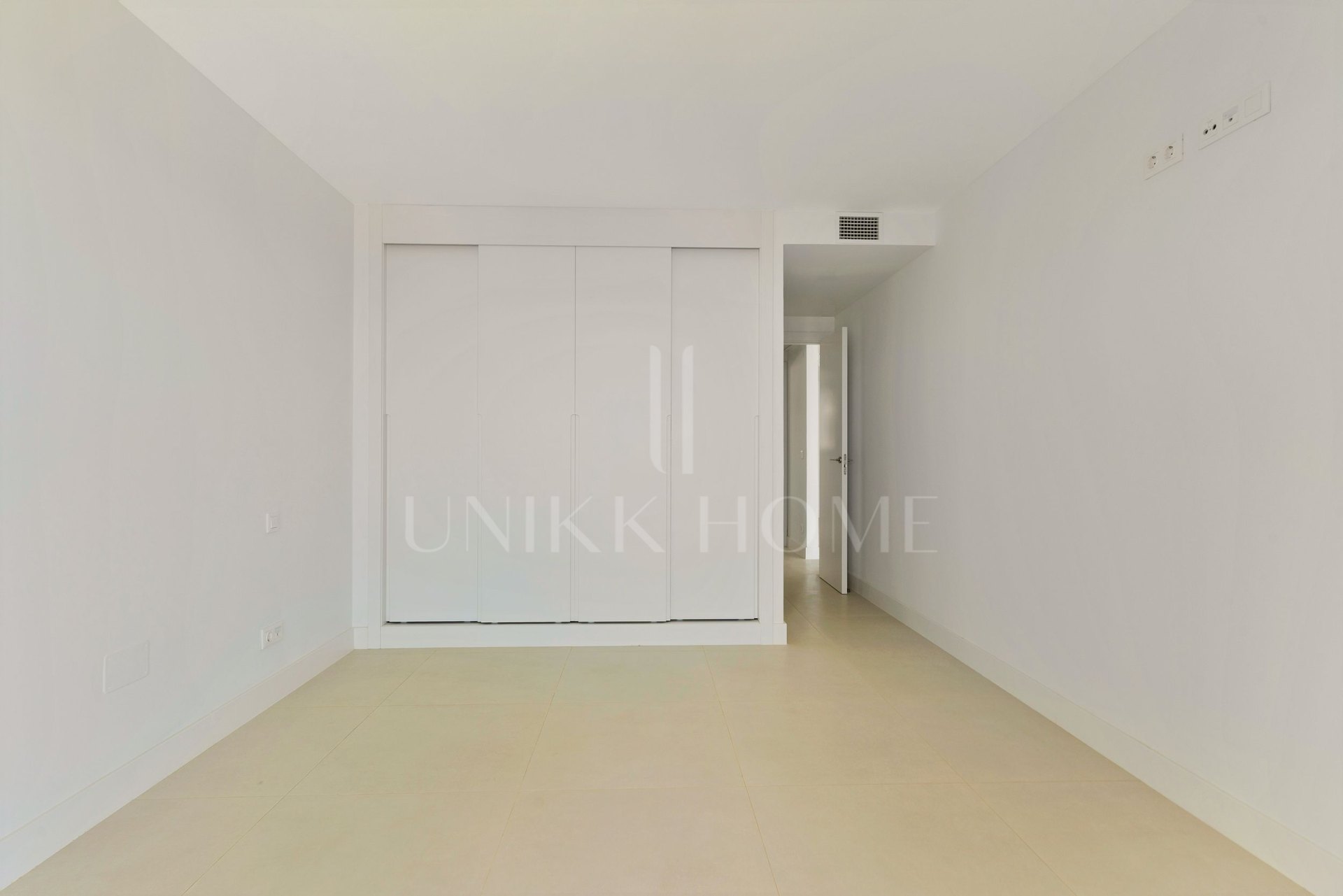 Bright and spacious three bedroom south facing apartment located in the sought-after area of El Higuerón, Fuengirola