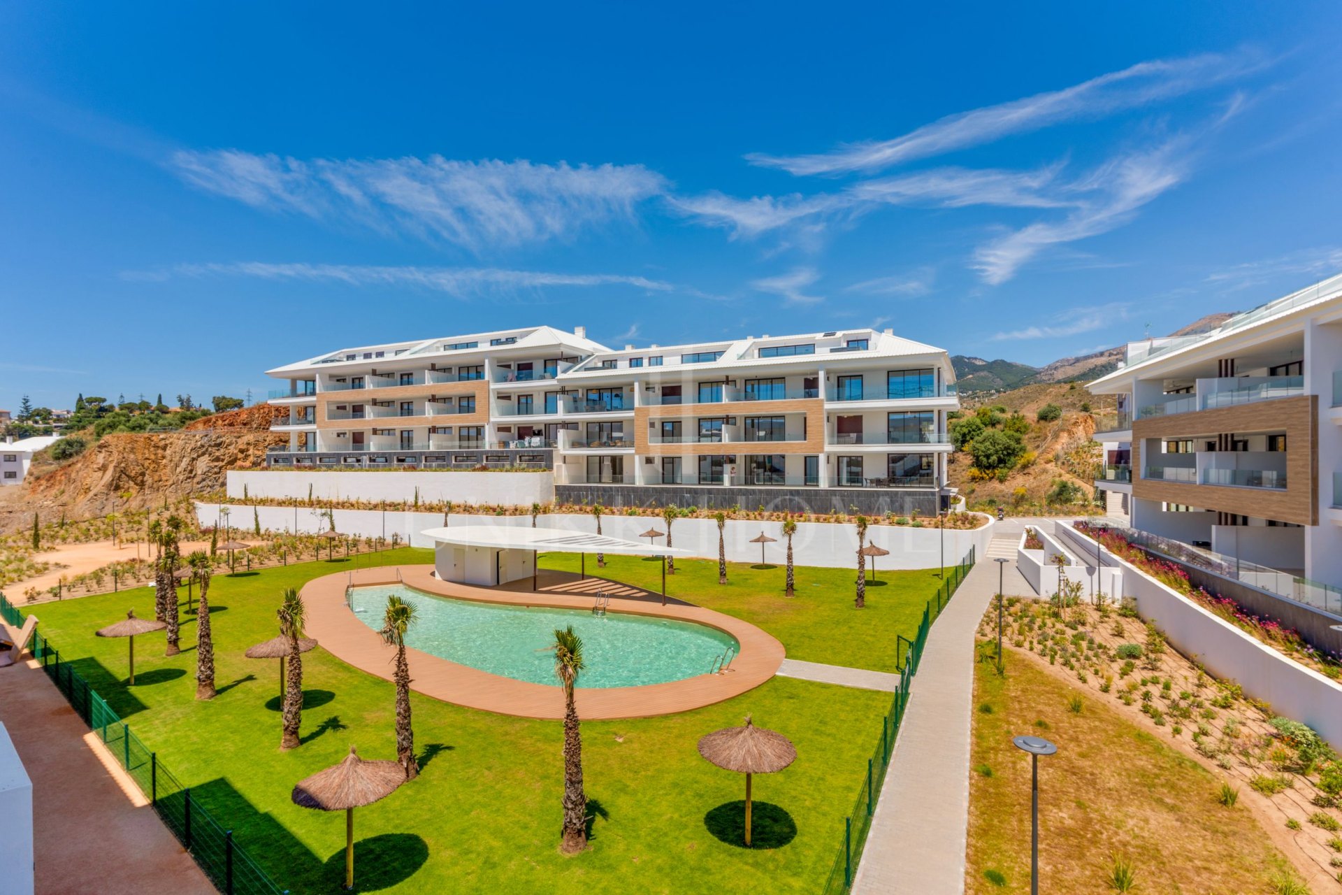 Bright and spacious three bedroom south facing apartment located in the sought-after area of El Higuerón, Fuengirola