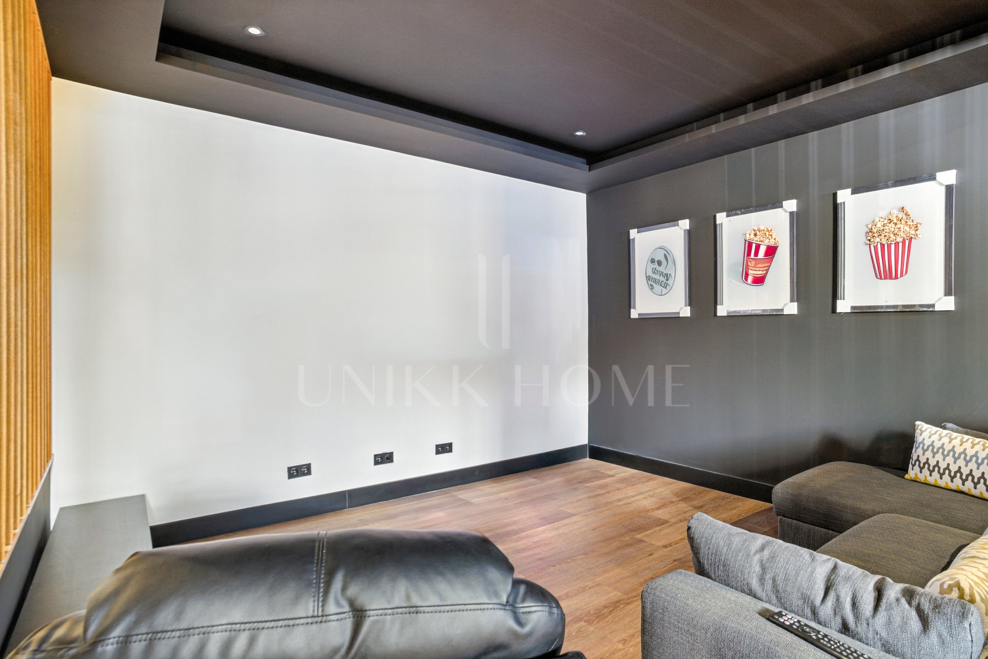 Recientemente reformado, impresionante villa de seis dormitorios en Mijas, con piscina privada