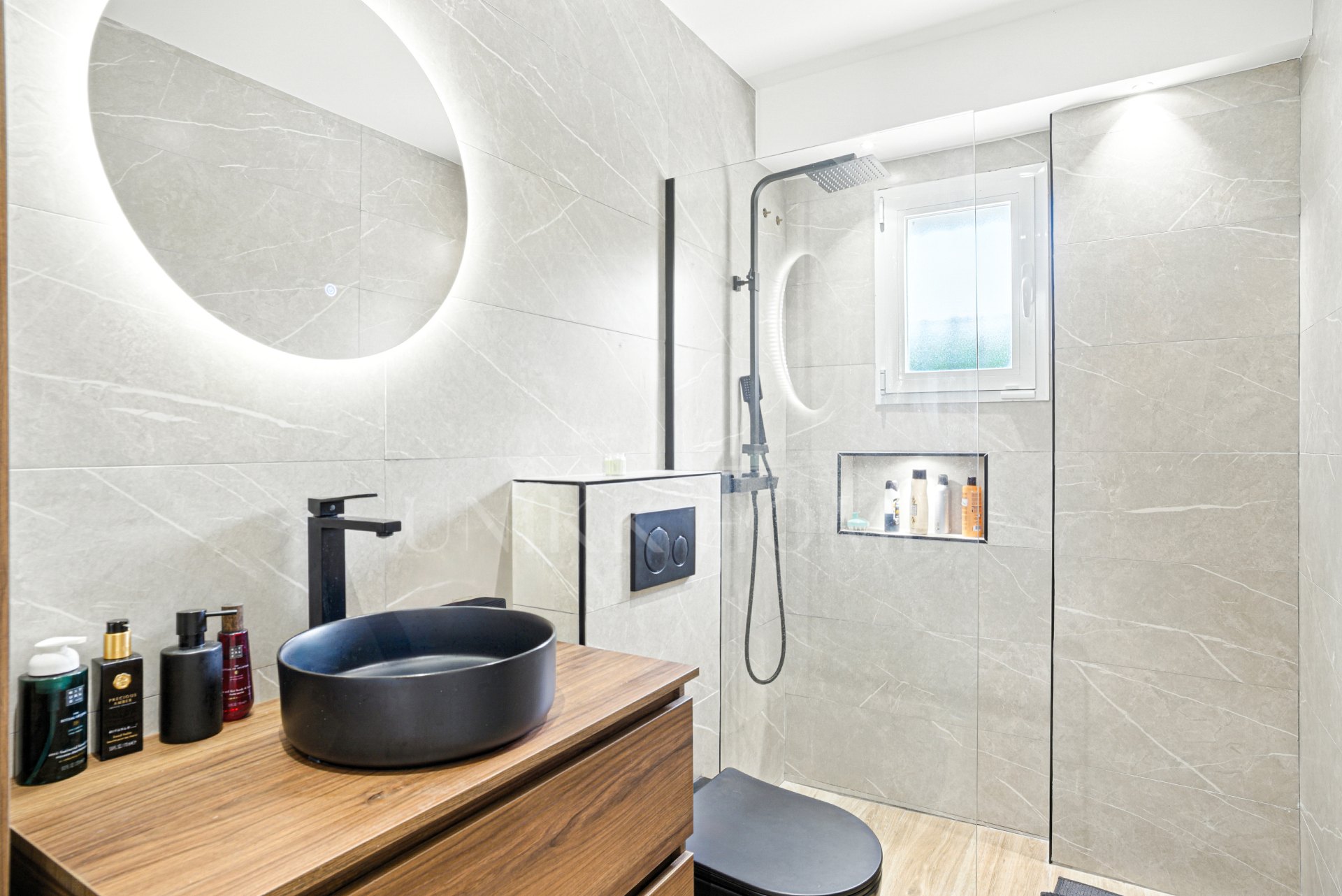 Recientemente reformado, impresionante villa de seis dormitorios en Mijas, con piscina privada